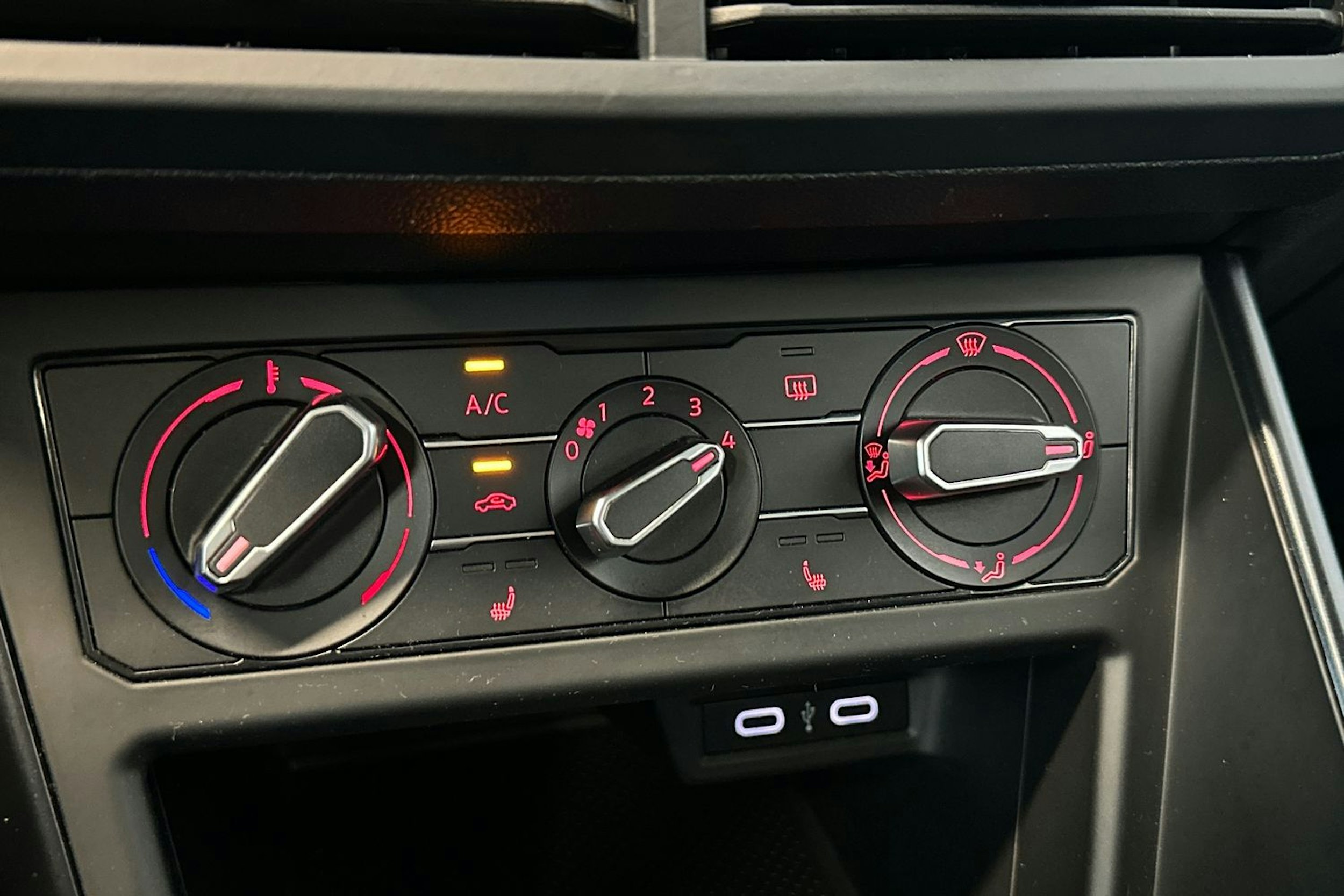sininen Volkswagen Polo 2021 kuva 21.