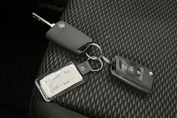 sininen Volkswagen Polo 2021 kuva 24.