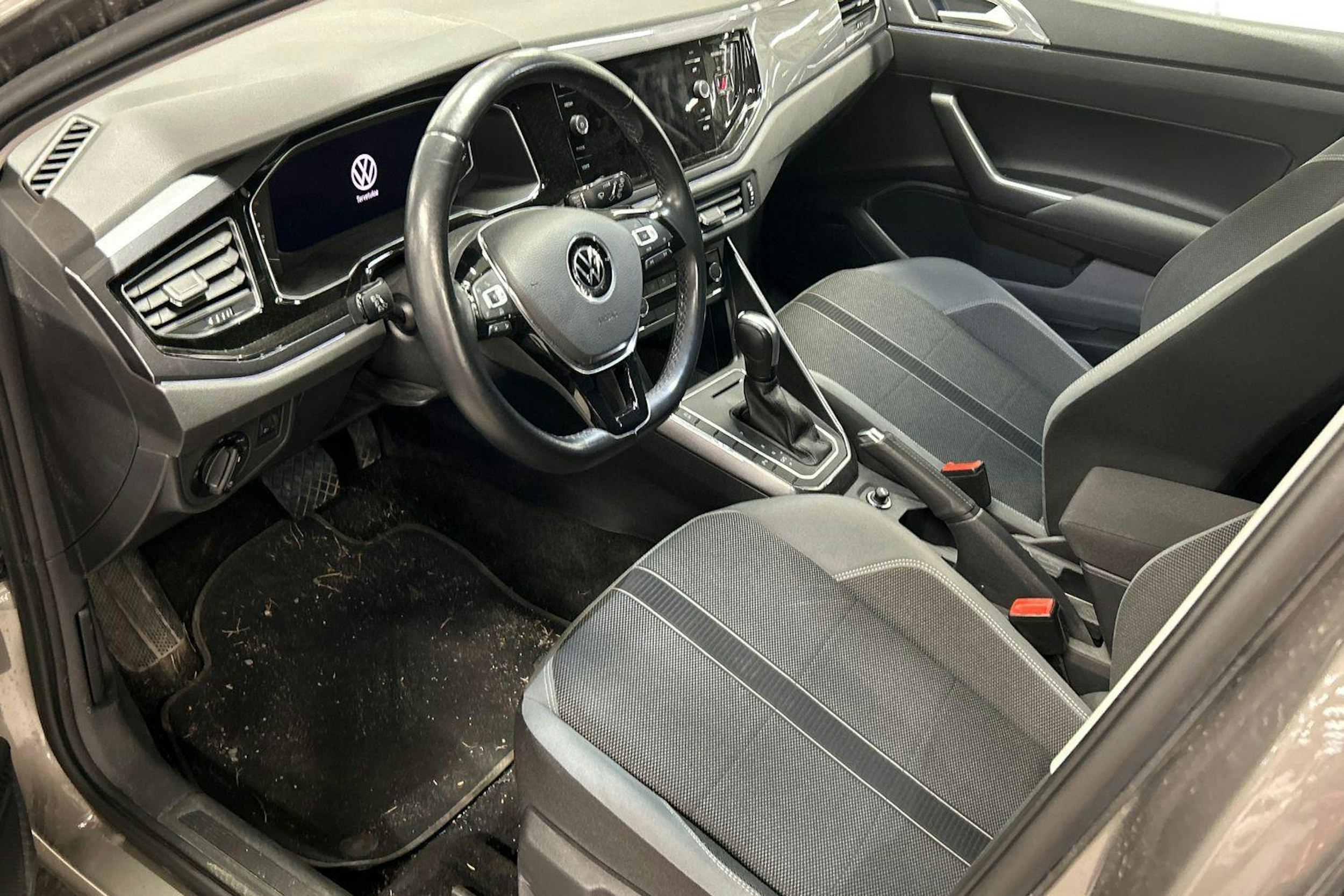 harmaa Volkswagen Polo 2021 kuva 3.