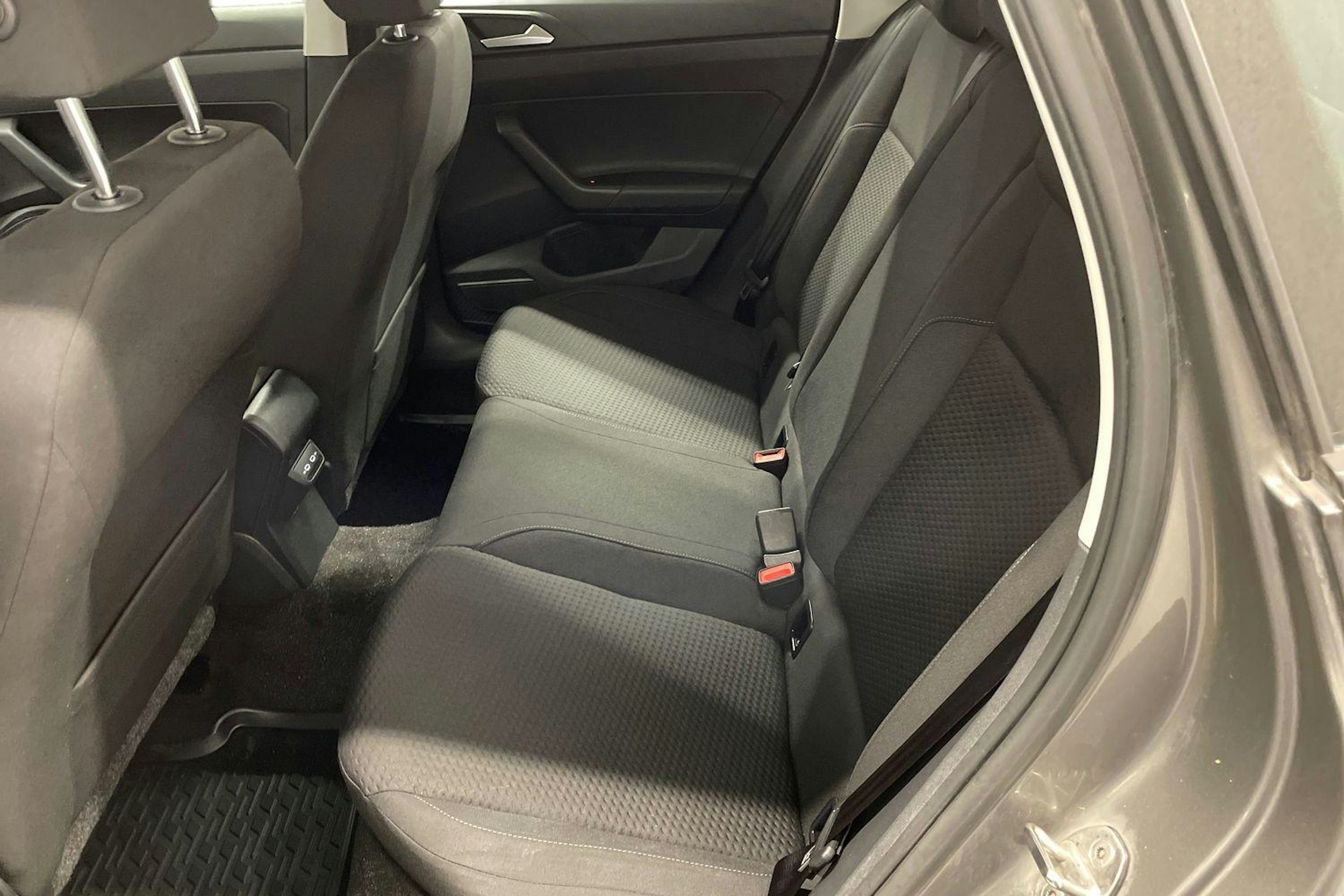 harmaa Volkswagen Polo 2021 kuva 8.