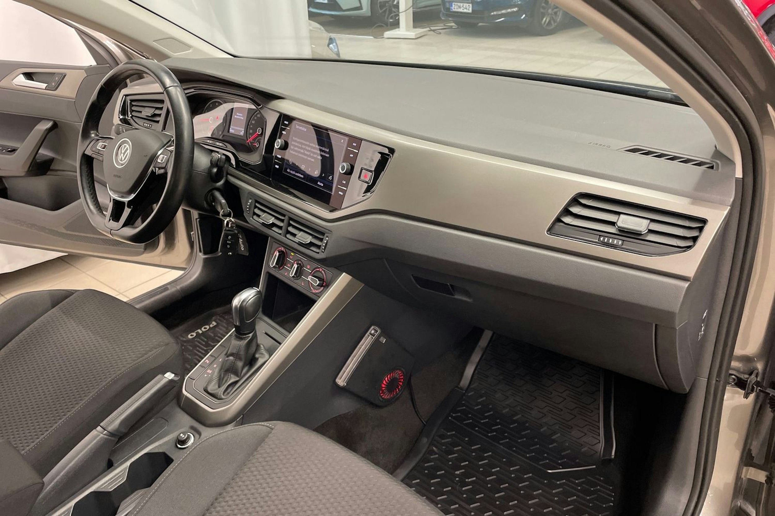 harmaa Volkswagen Polo 2021 kuva 17.