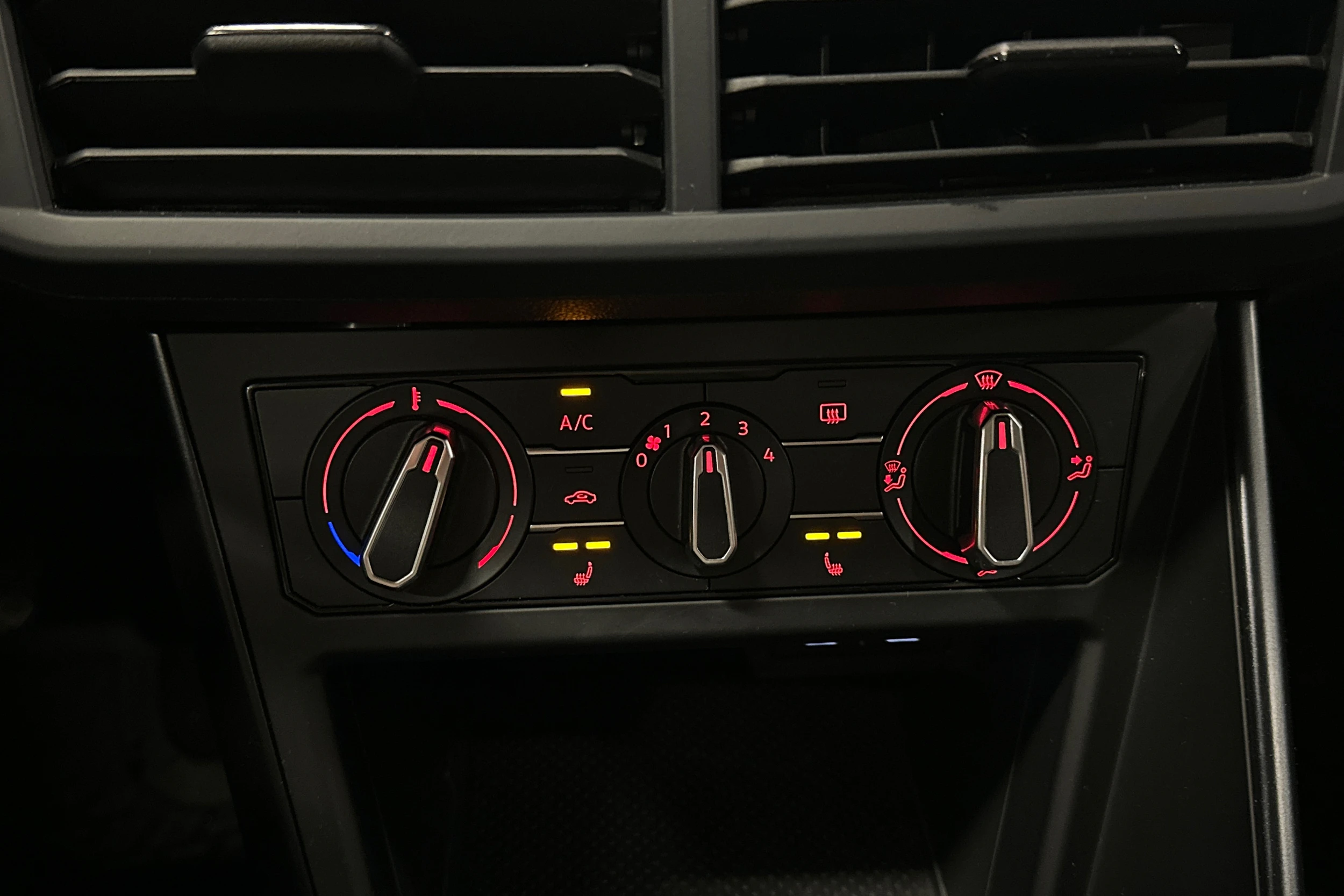 valkoinen Volkswagen Polo 2021 kuva 6.