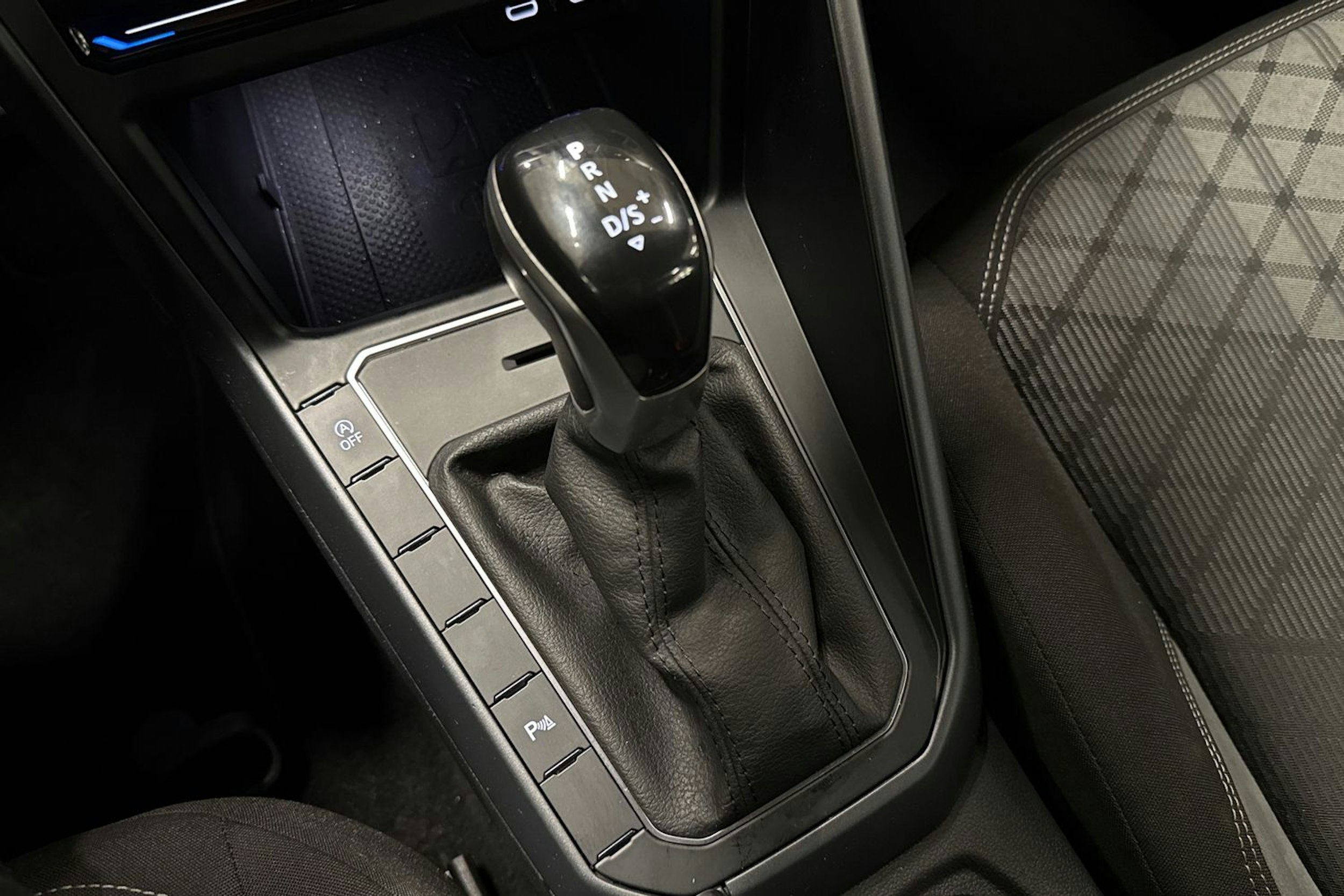 musta Volkswagen Polo 2022 kuva 25.