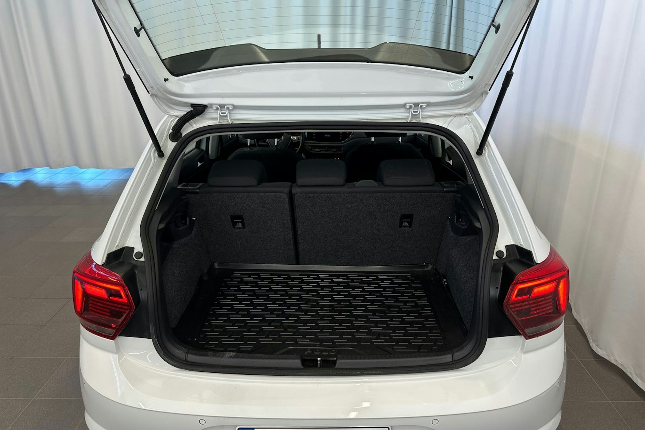 valkoinen Volkswagen Polo 2021 kuva 15.