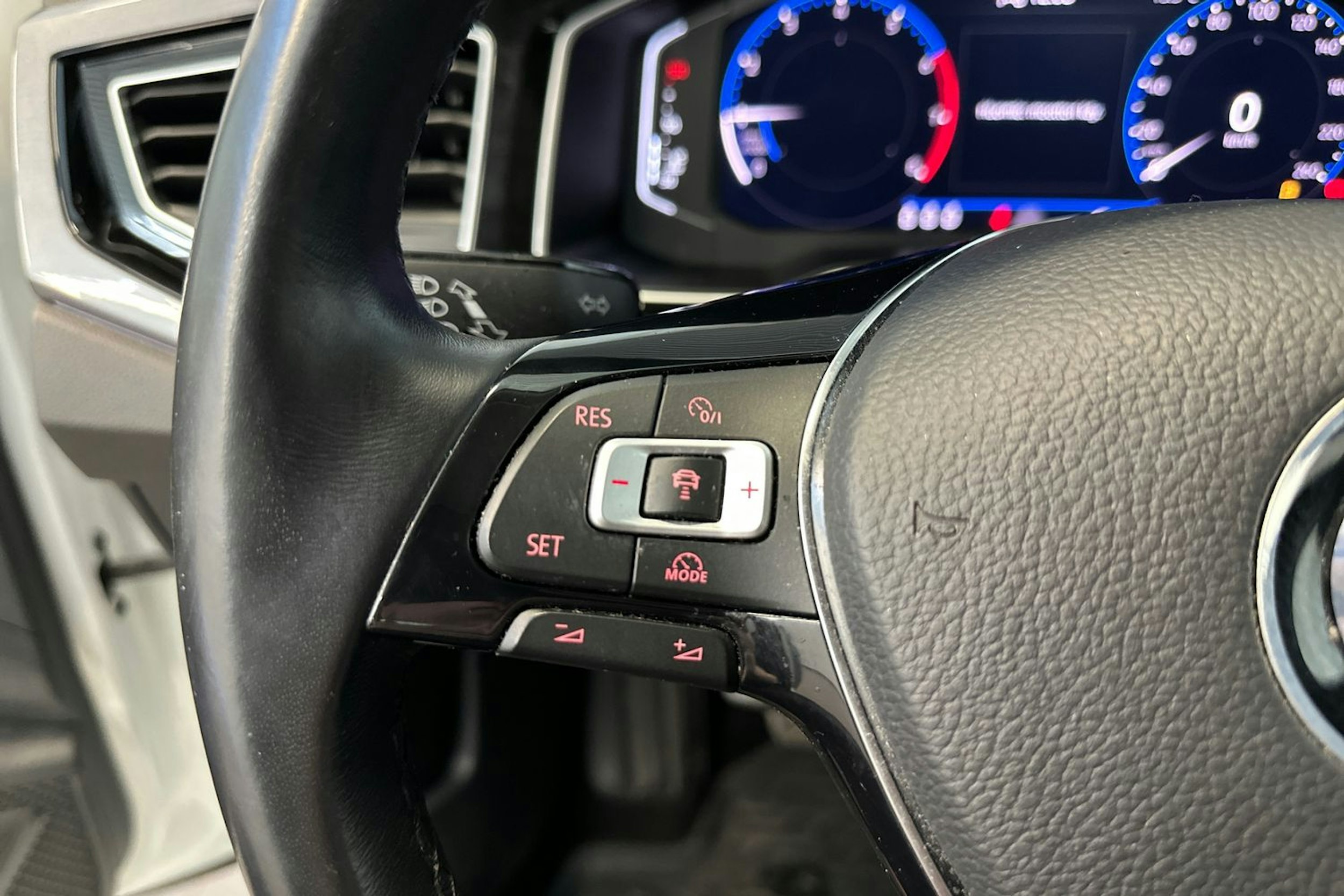valkoinen Volkswagen Polo 2021 kuva 18.