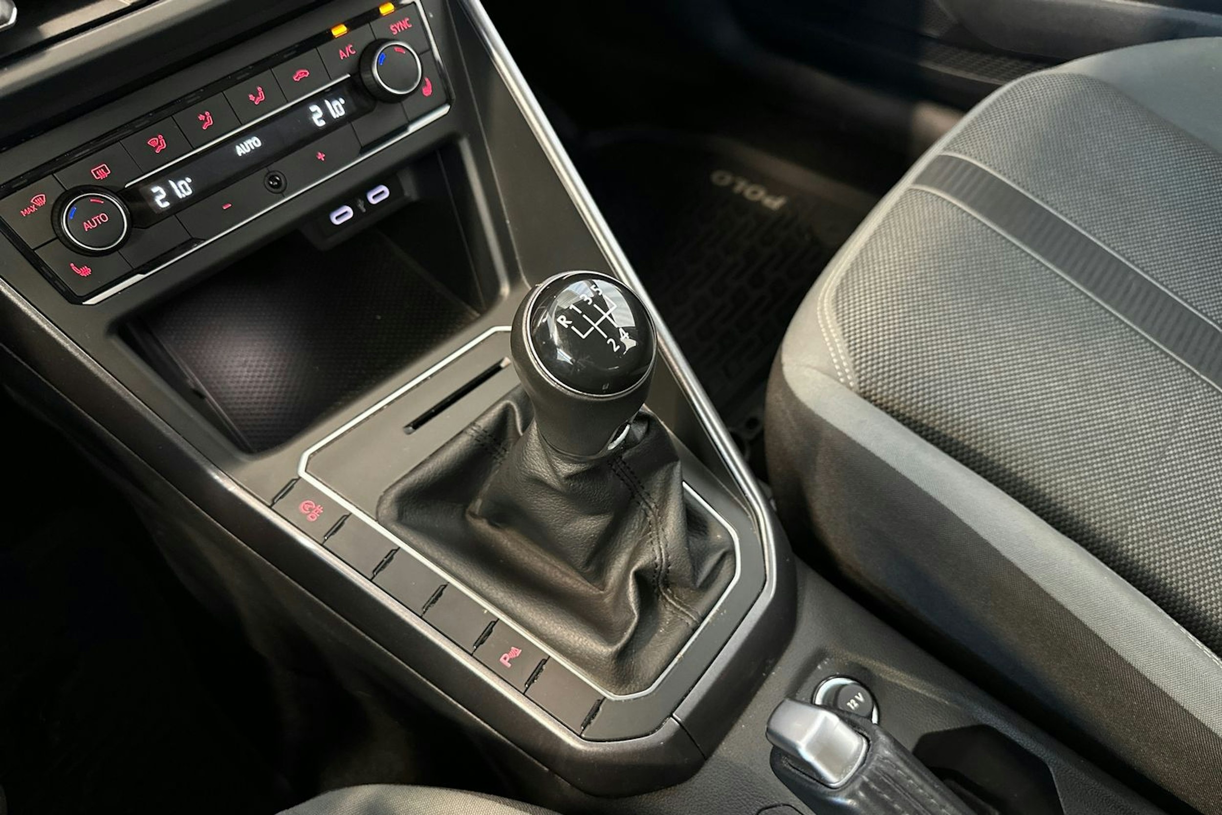 valkoinen Volkswagen Polo 2021 kuva 21.