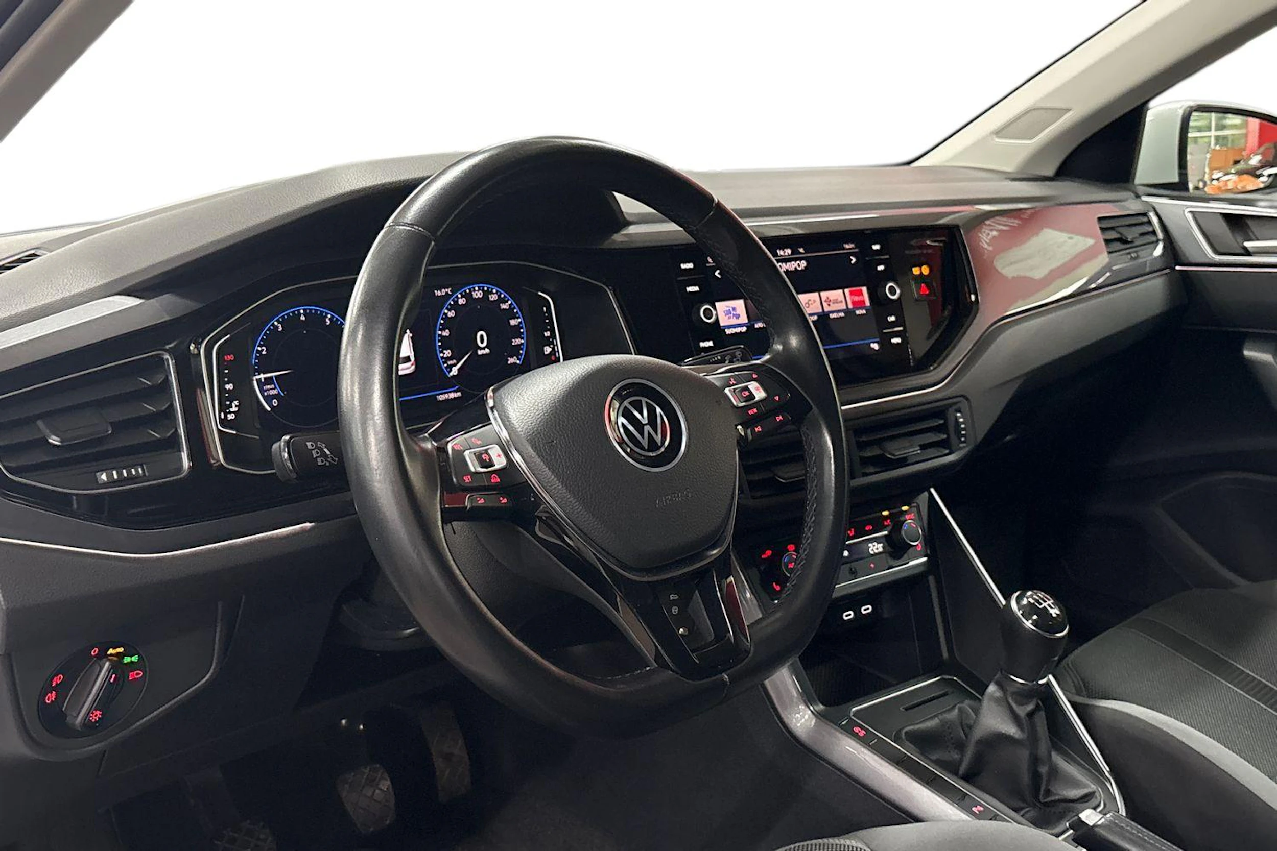 Valkoinen Volkswagen POLO 2021 kuva 6.