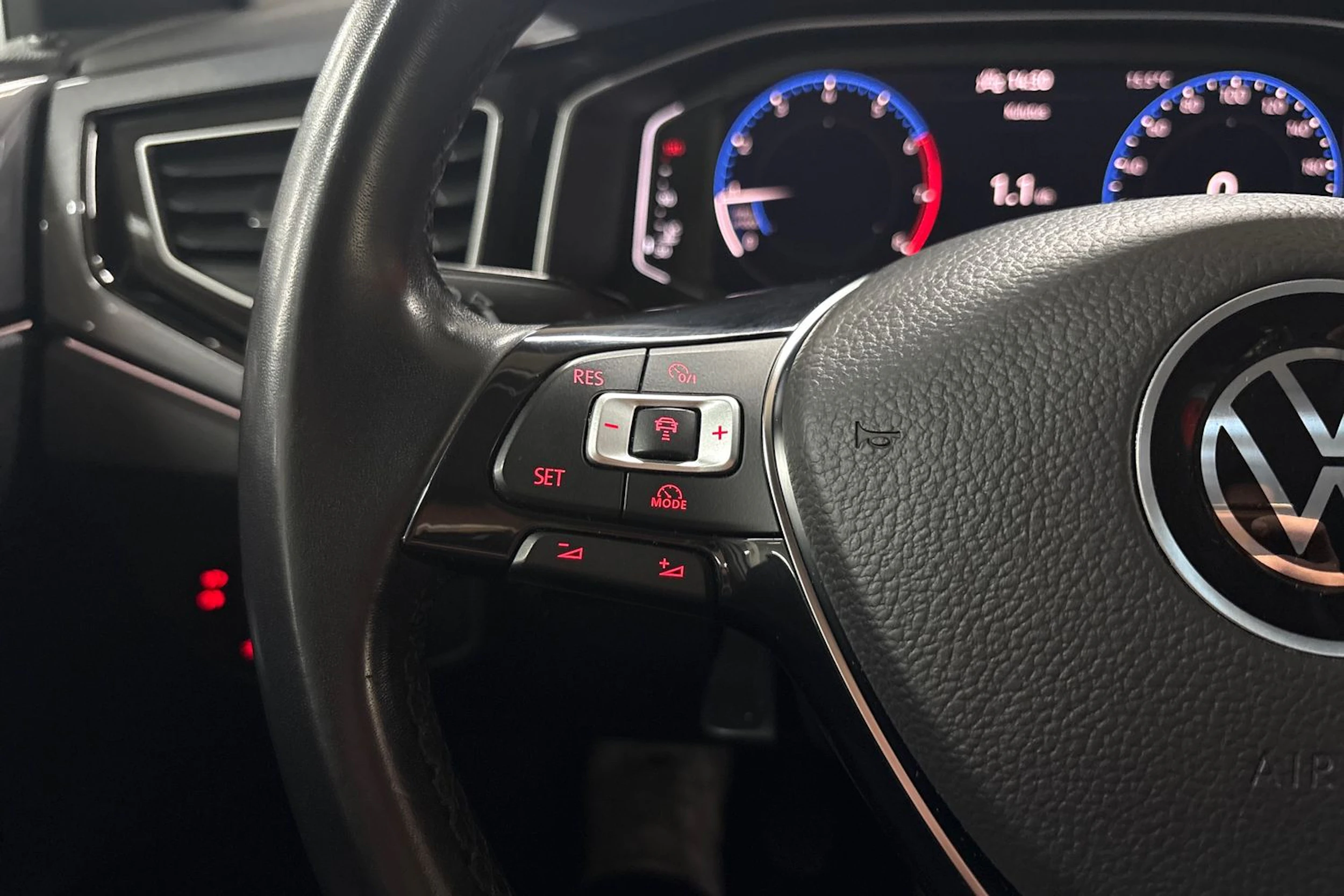 Valkoinen Volkswagen POLO 2021 kuva 12.