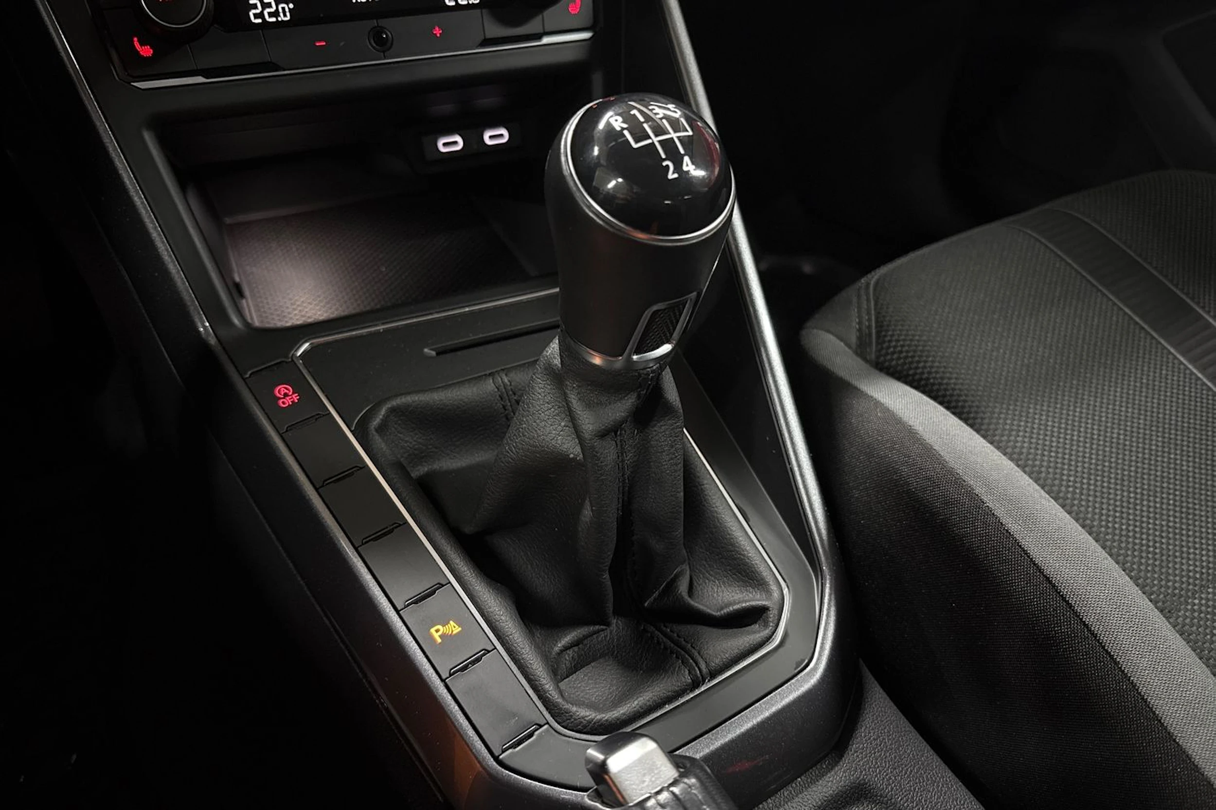 Valkoinen Volkswagen POLO 2021 kuva 19.