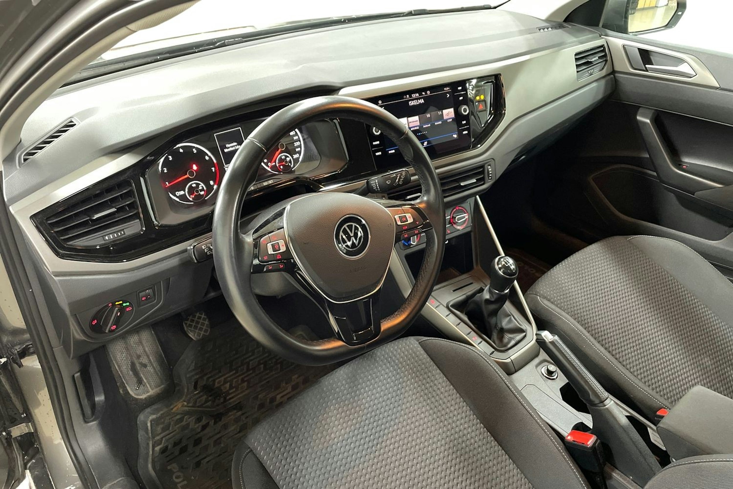 Harmaa Volkswagen POLO 2021 kuva 7.