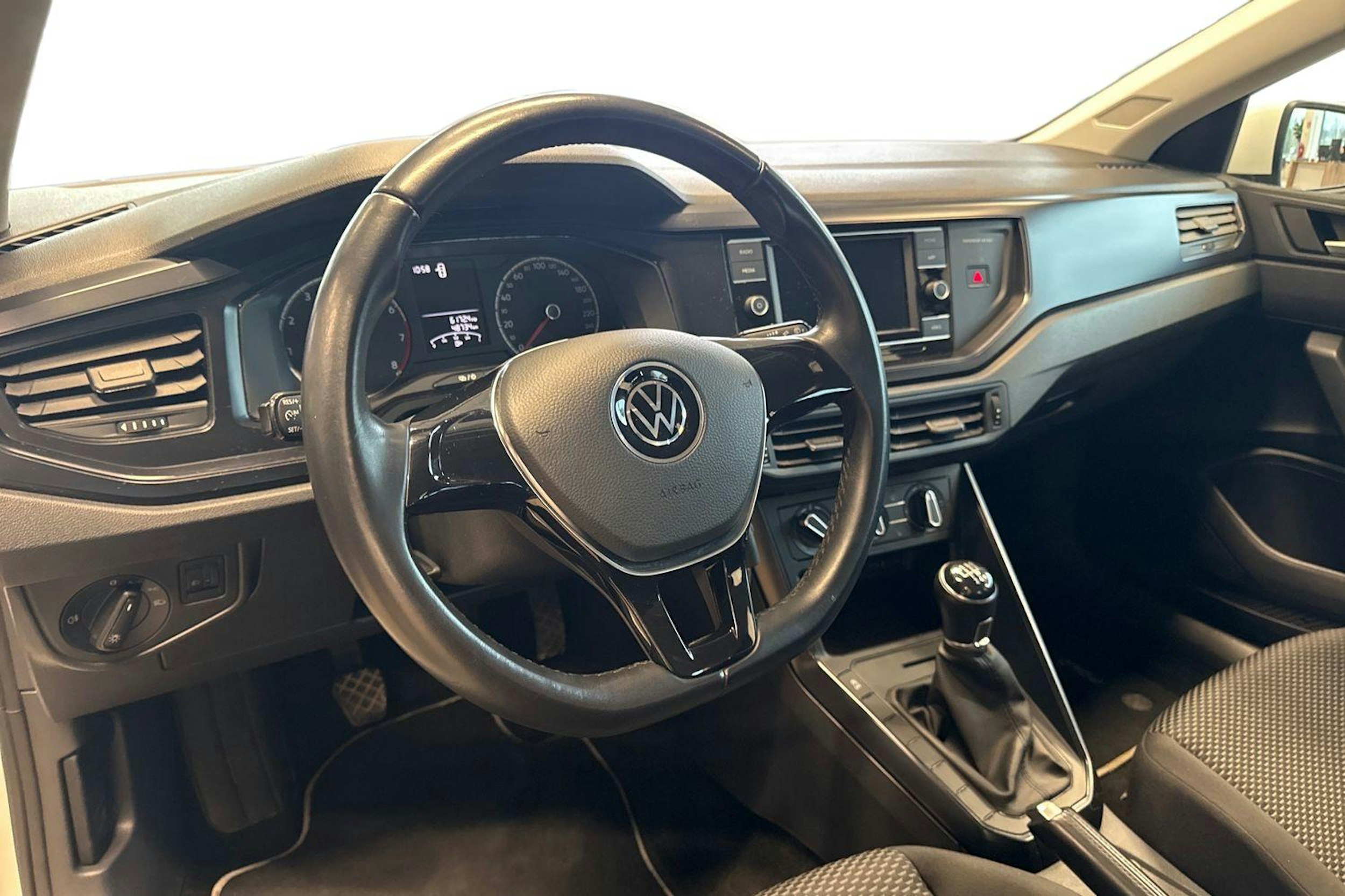 Valkoinen Volkswagen Polo 2021 kuva 7.