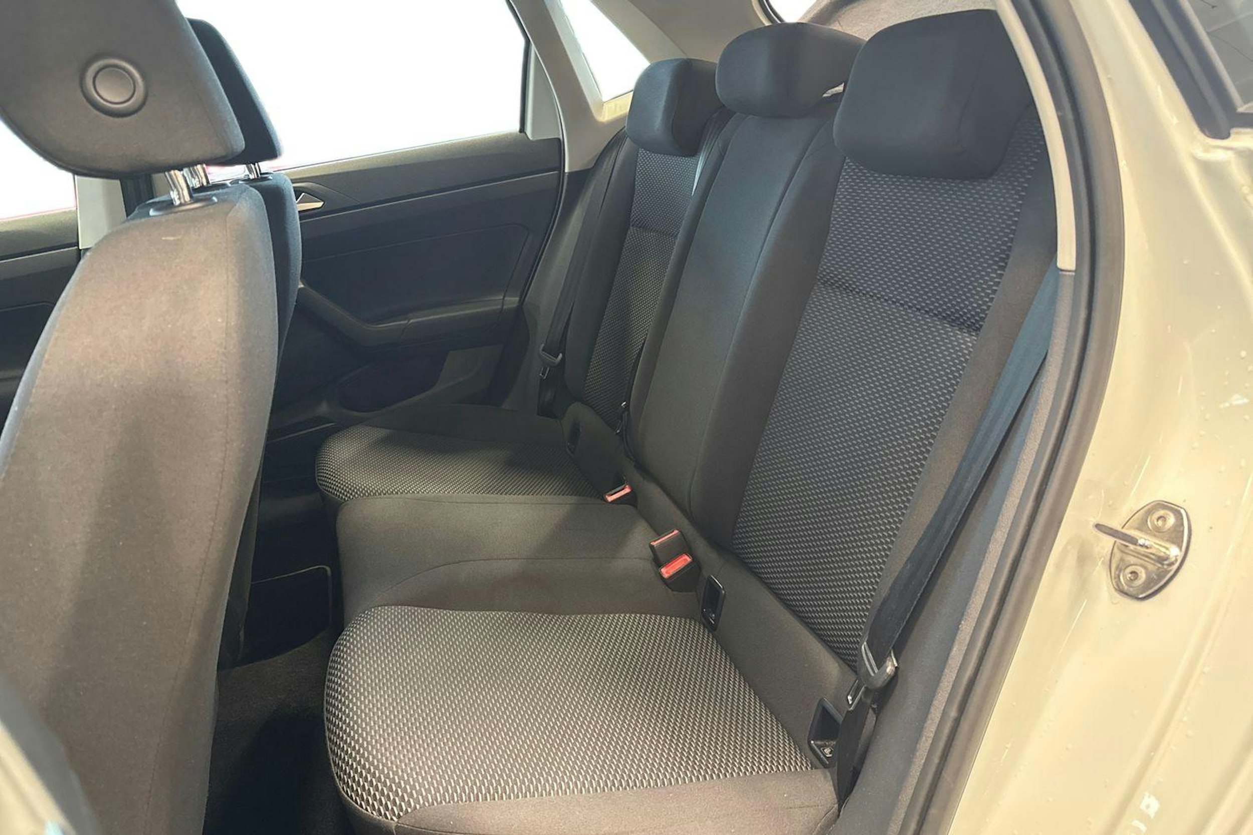 Valkoinen Volkswagen Polo 2021 kuva 10.