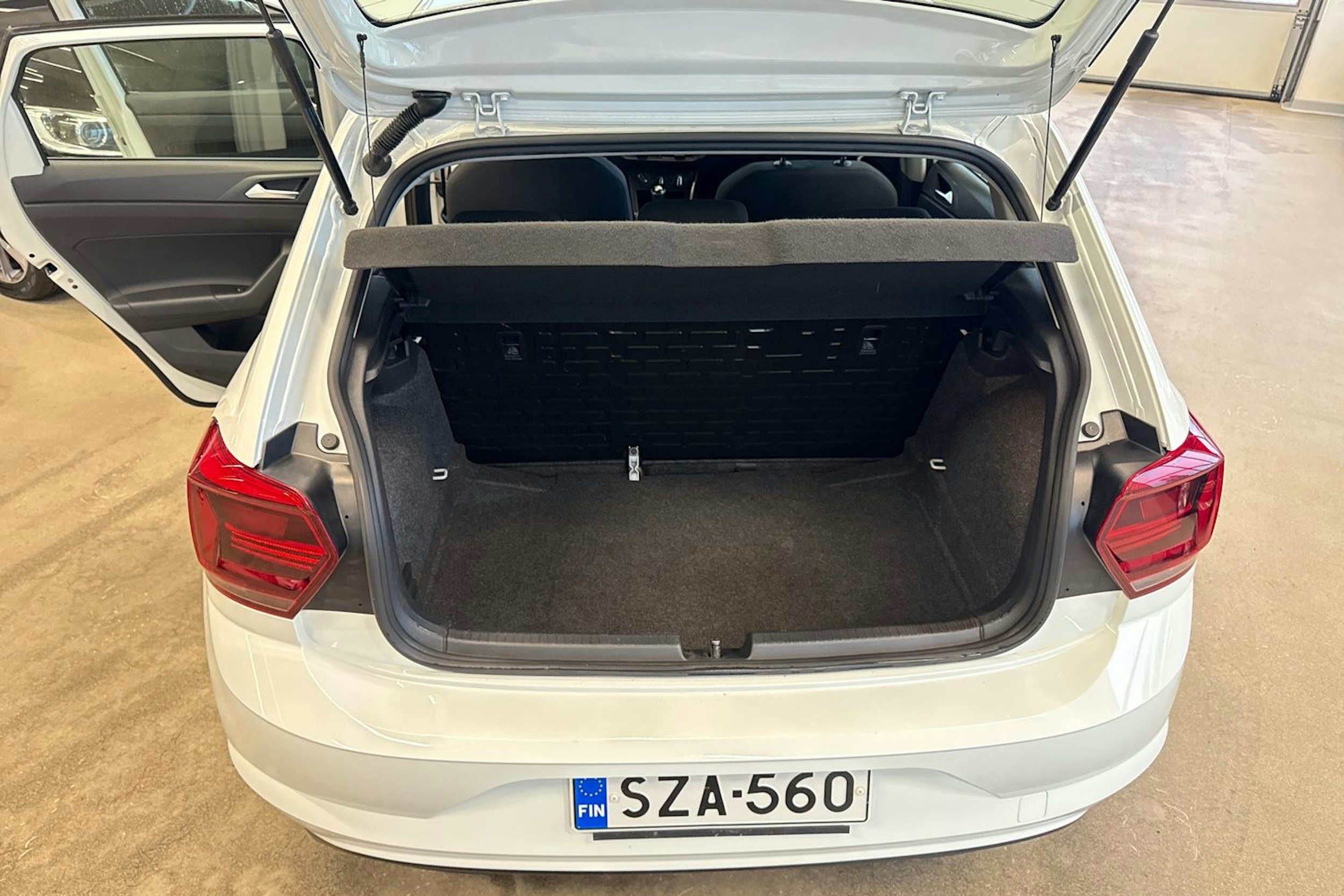 Valkoinen Volkswagen Polo 2021 kuva 14.