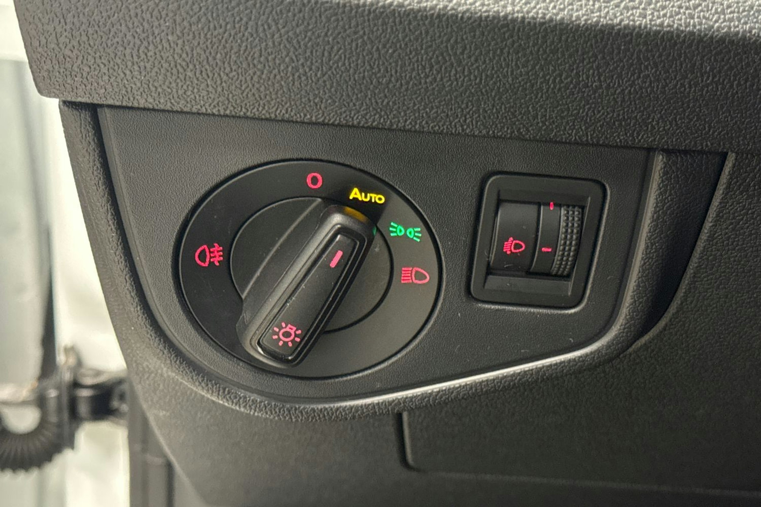 Valkoinen Volkswagen Polo 2021 kuva 18.