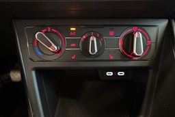 Valkoinen Volkswagen Polo 2021 kuva 21.