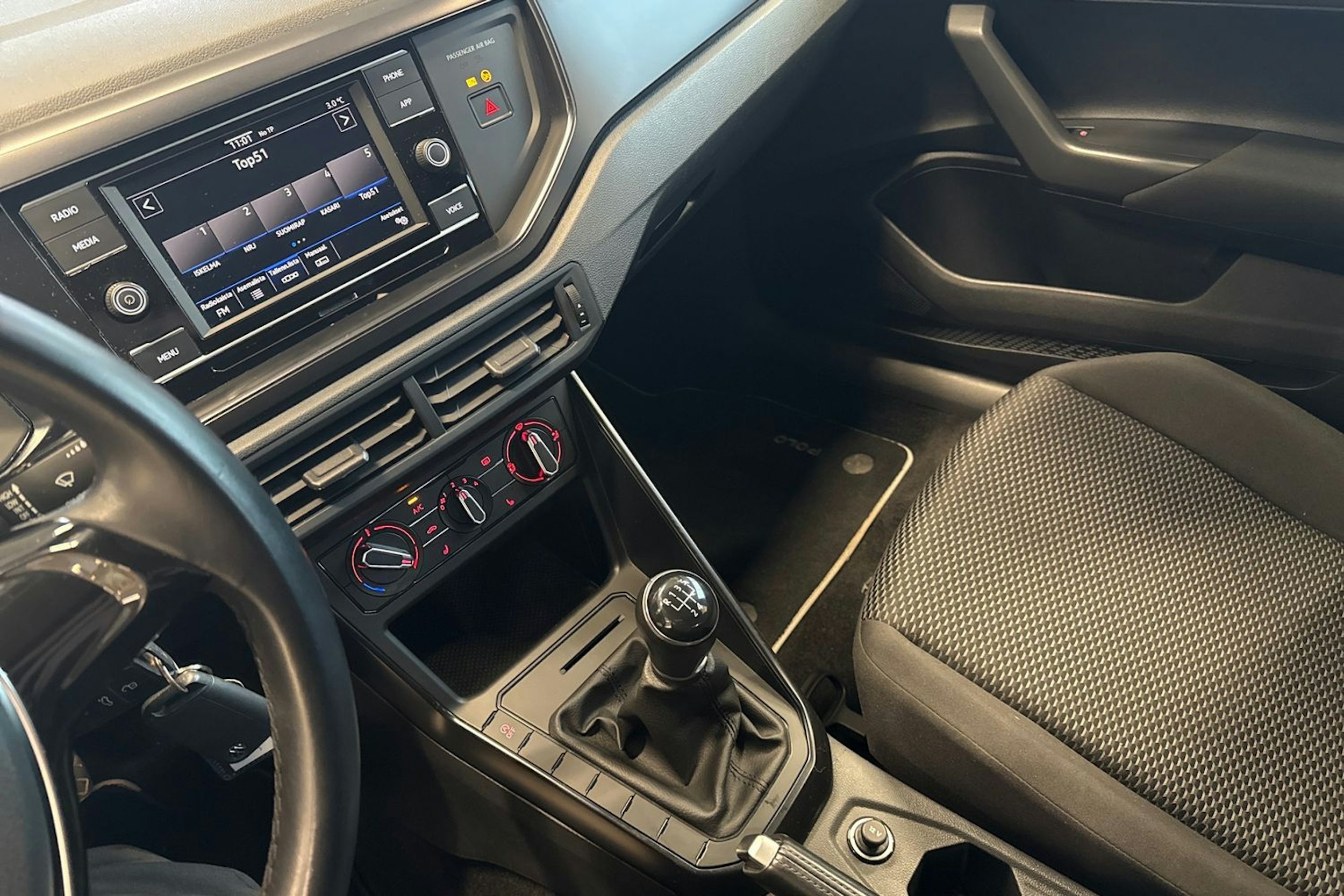 Valkoinen Volkswagen Polo 2021 kuva 22.