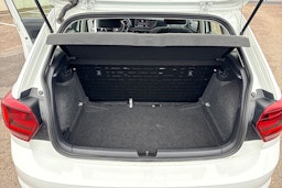 valkoinen Volkswagen Polo 2021 kuva 22.