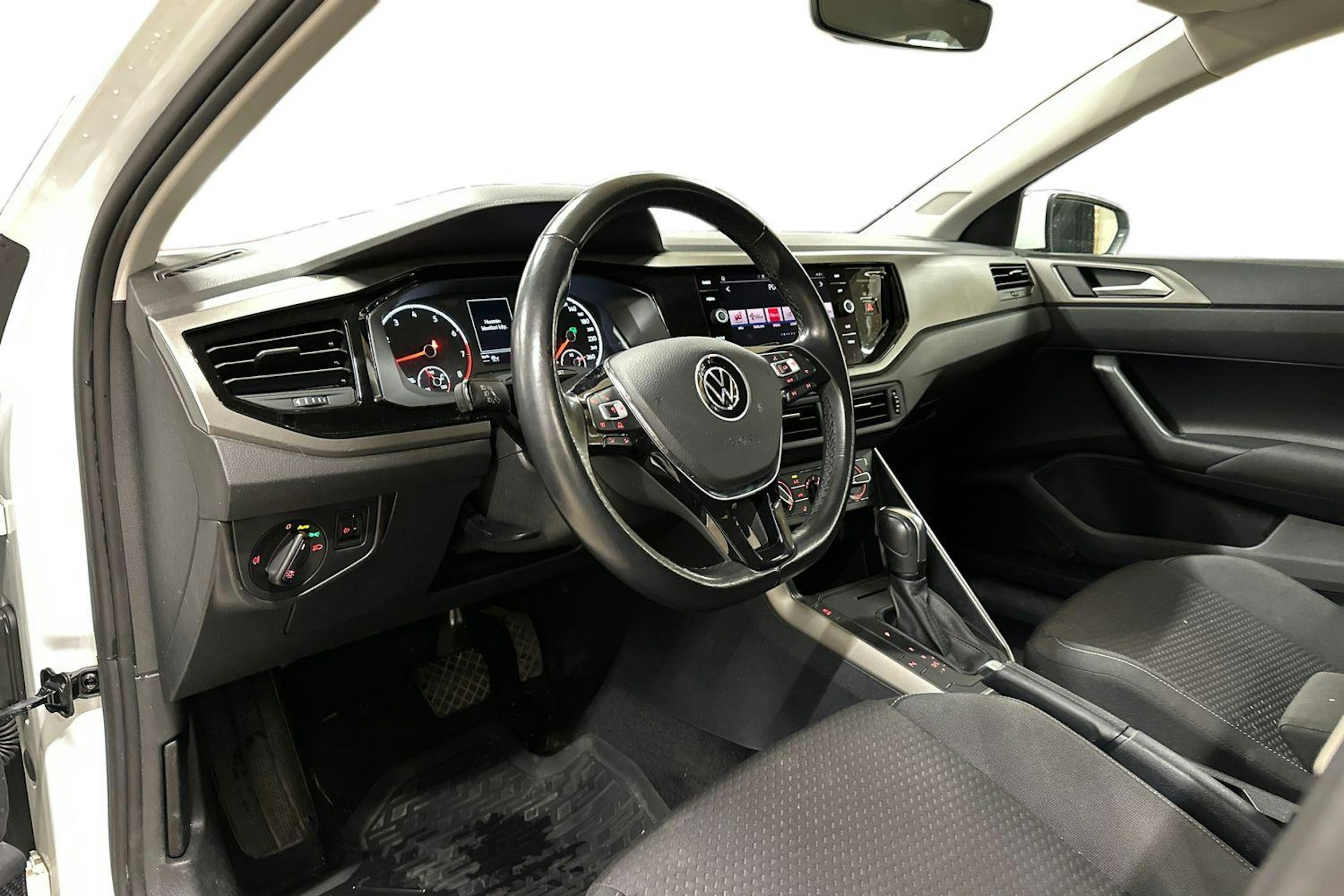 valkoinen Volkswagen Polo 2021 kuva 3.