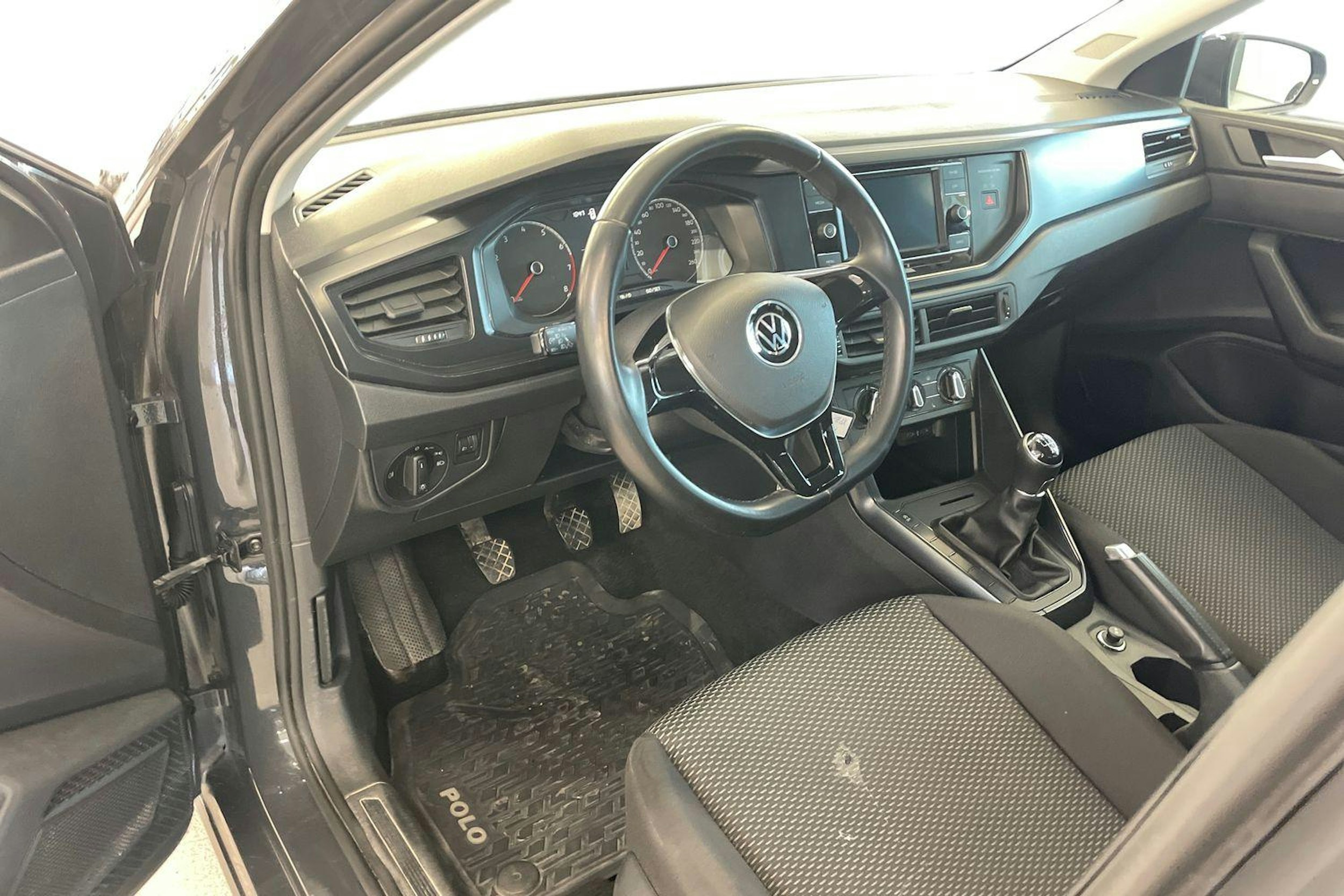 Harmaa Volkswagen POLO 2021 kuva 7.