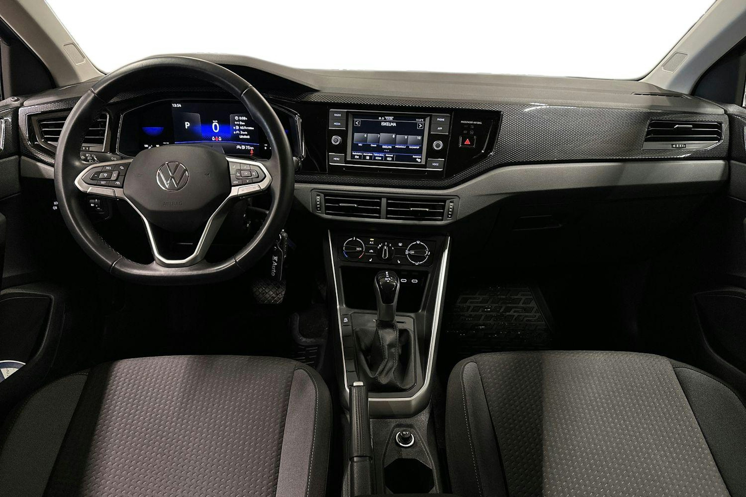harmaa Volkswagen Polo 2022 kuva 9.