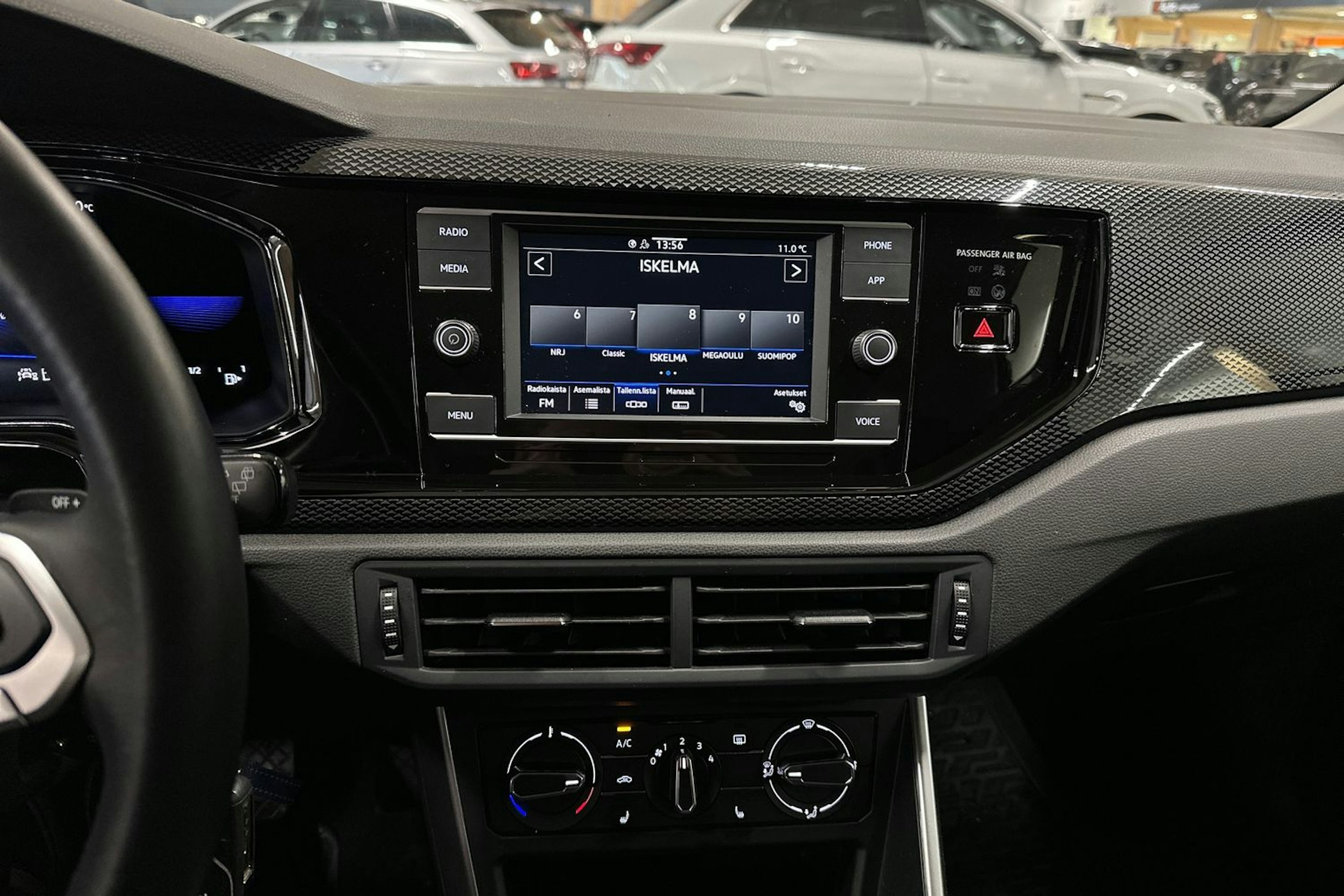 harmaa Volkswagen Polo 2022 kuva 18.