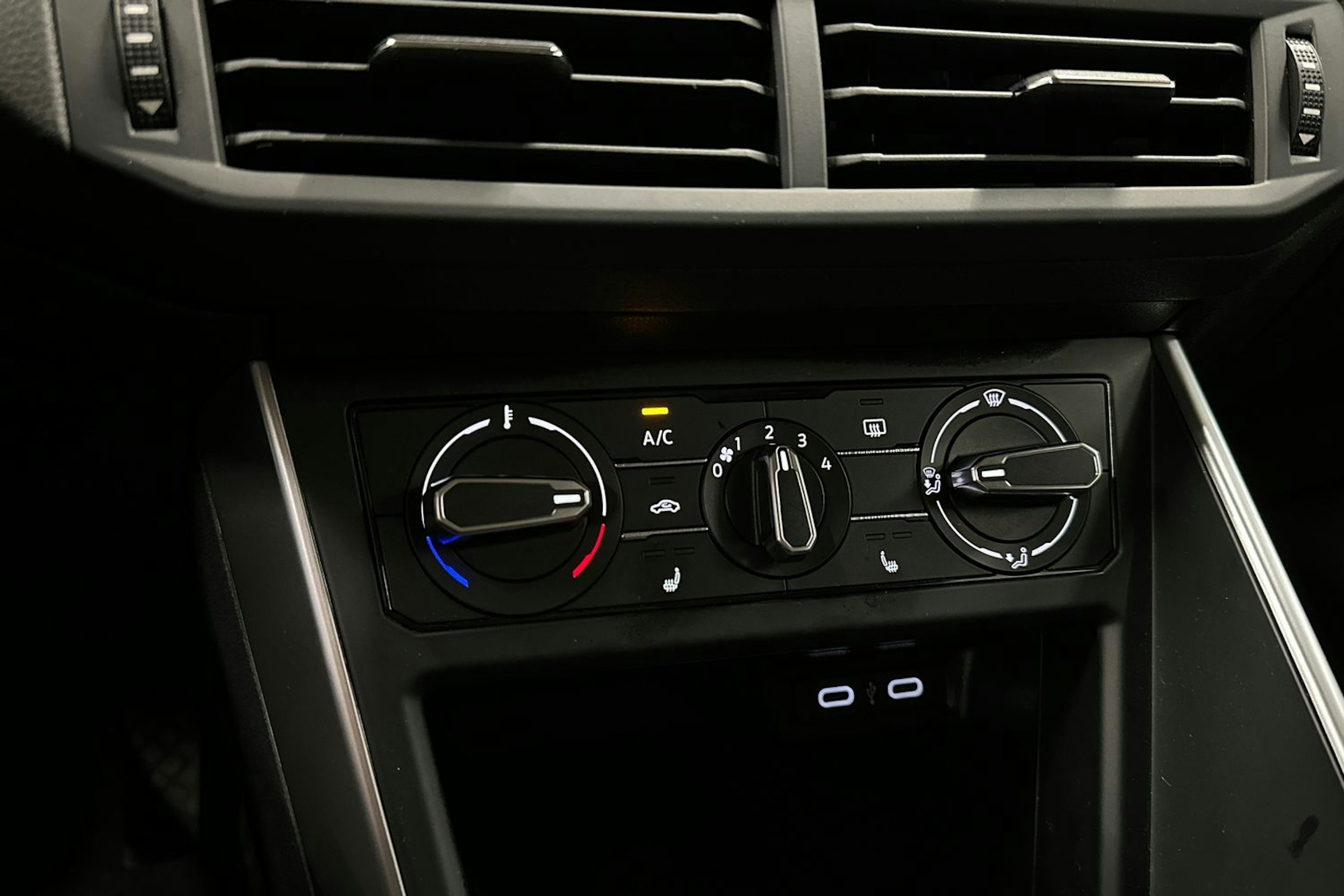 harmaa Volkswagen Polo 2022 kuva 19.