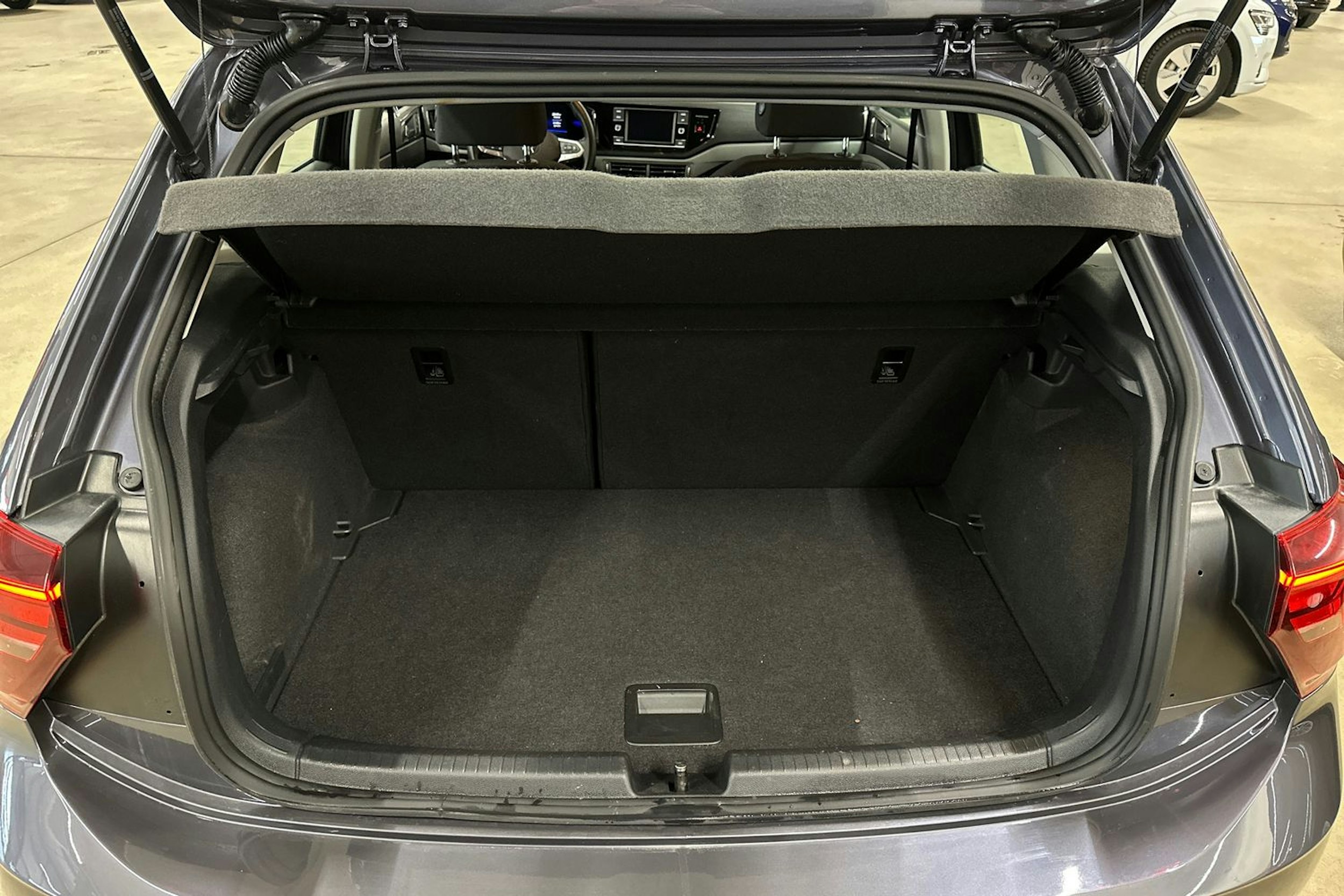 harmaa Volkswagen Polo 2022 kuva 26.