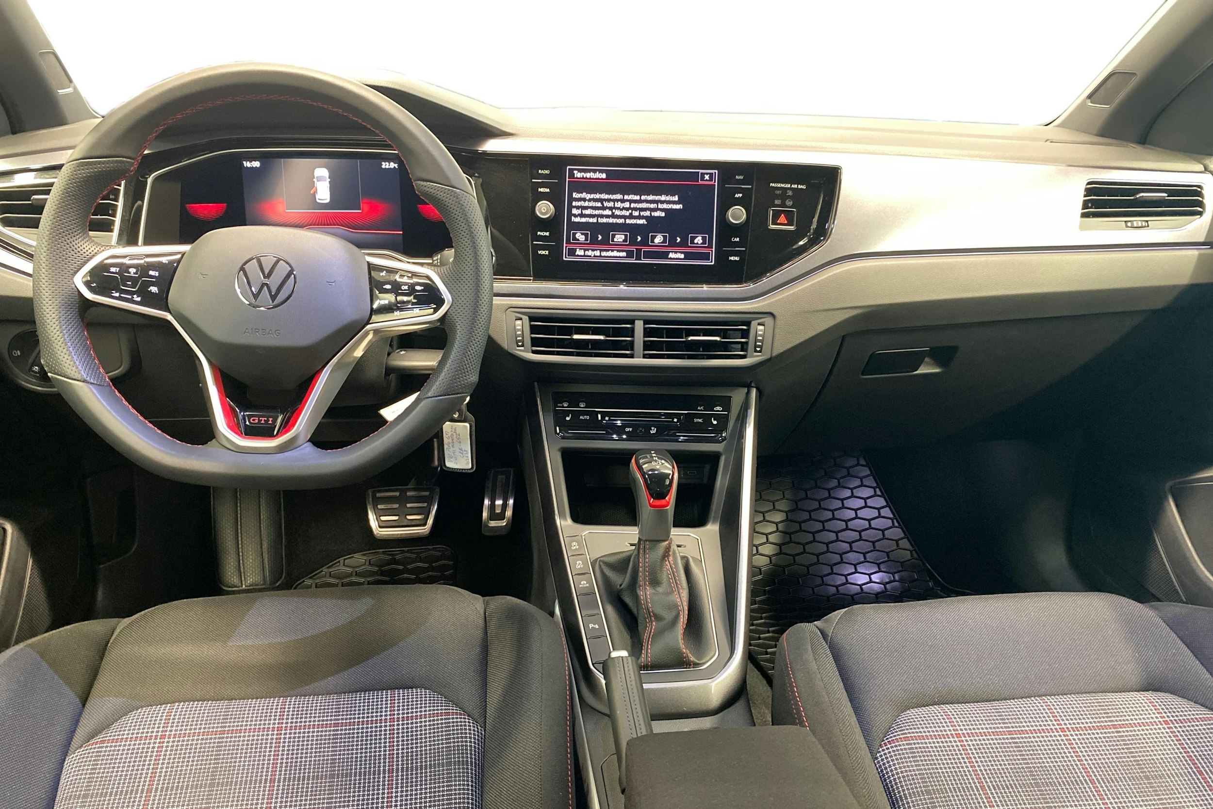 harmaa Volkswagen Polo 2022 kuva 7.