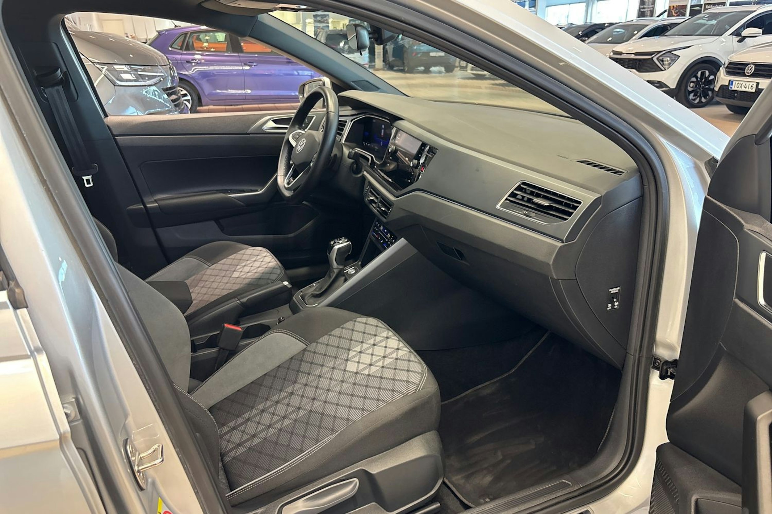 Harmaa Volkswagen POLO 2022 kuva 22.