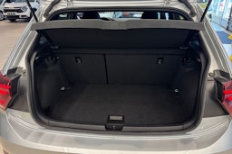 Harmaa Volkswagen POLO 2022 kuva 24.