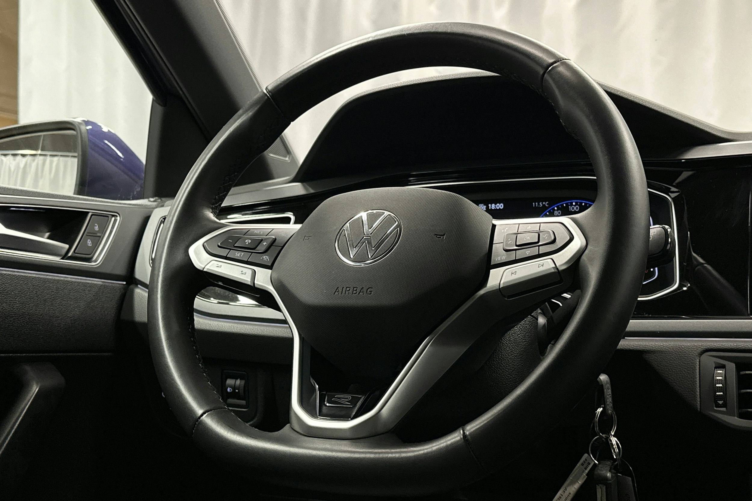 violetti Volkswagen Polo 2022 kuva 16.