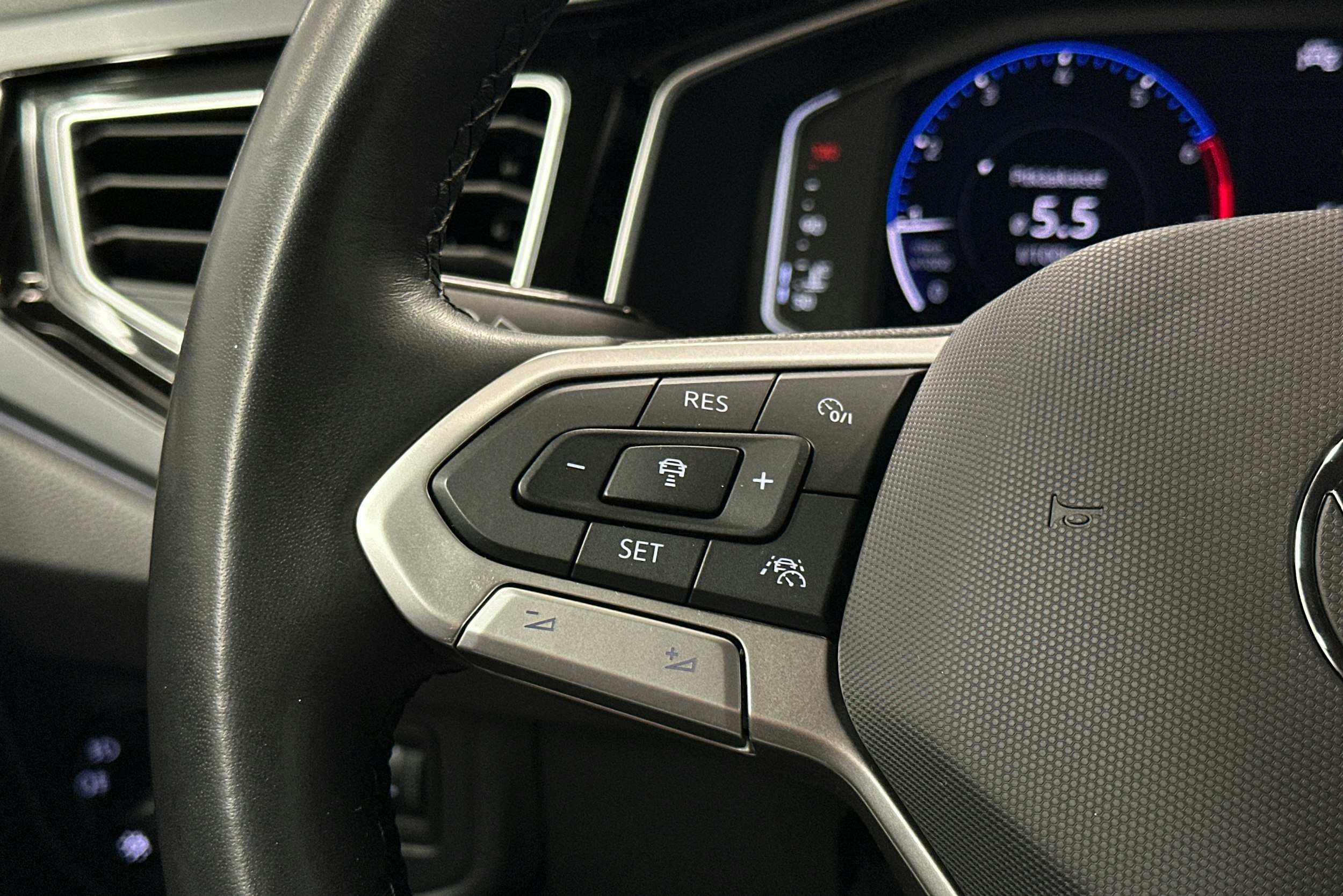 violetti Volkswagen Polo 2022 kuva 17.