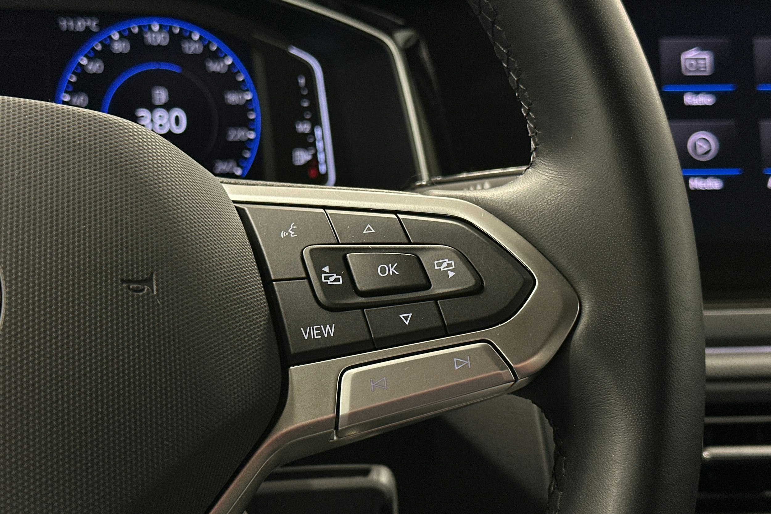 violetti Volkswagen Polo 2022 kuva 18.