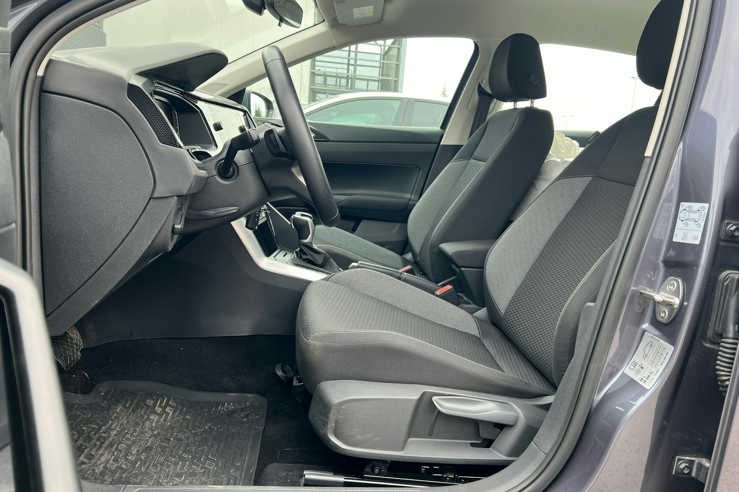 harmaa Volkswagen Polo 2022 kuva 3.