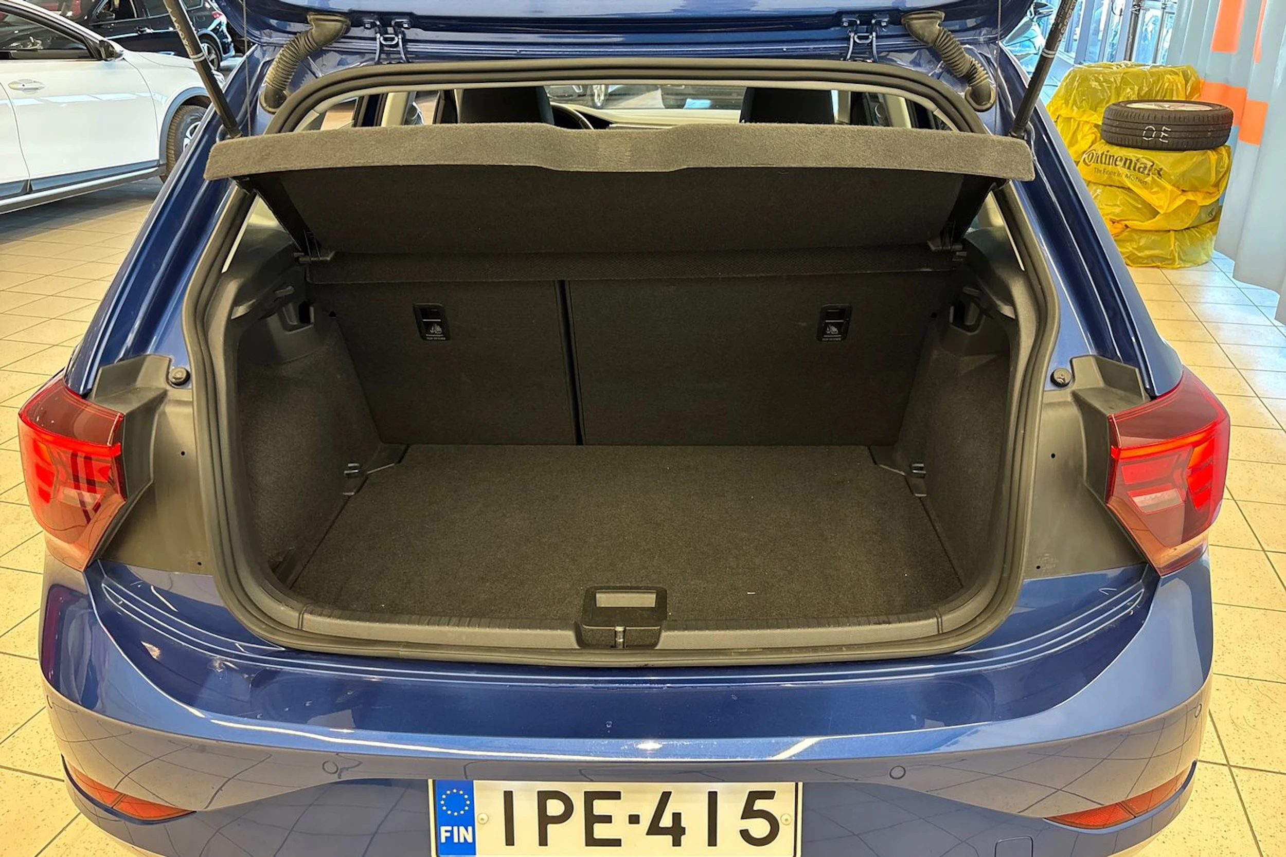 sininen Volkswagen Polo 2022 kuva 13.