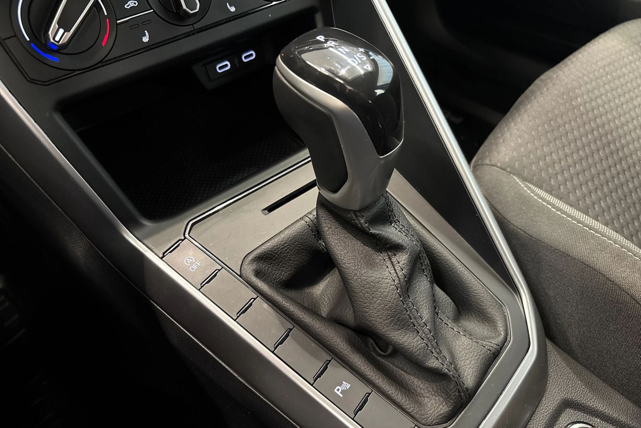 sininen Volkswagen Polo 2022 kuva 21.