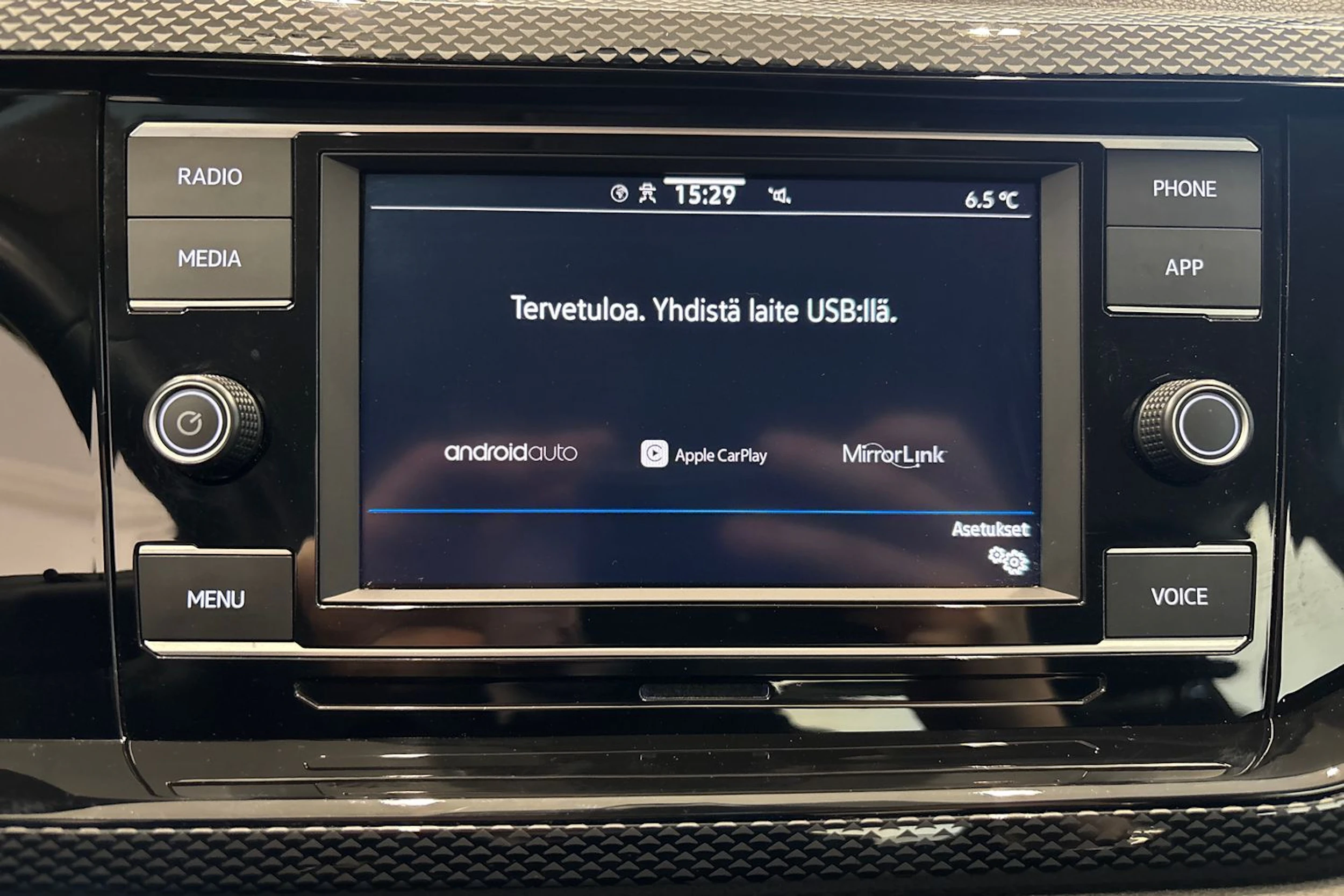 sininen Volkswagen Polo 2022 kuva 24.