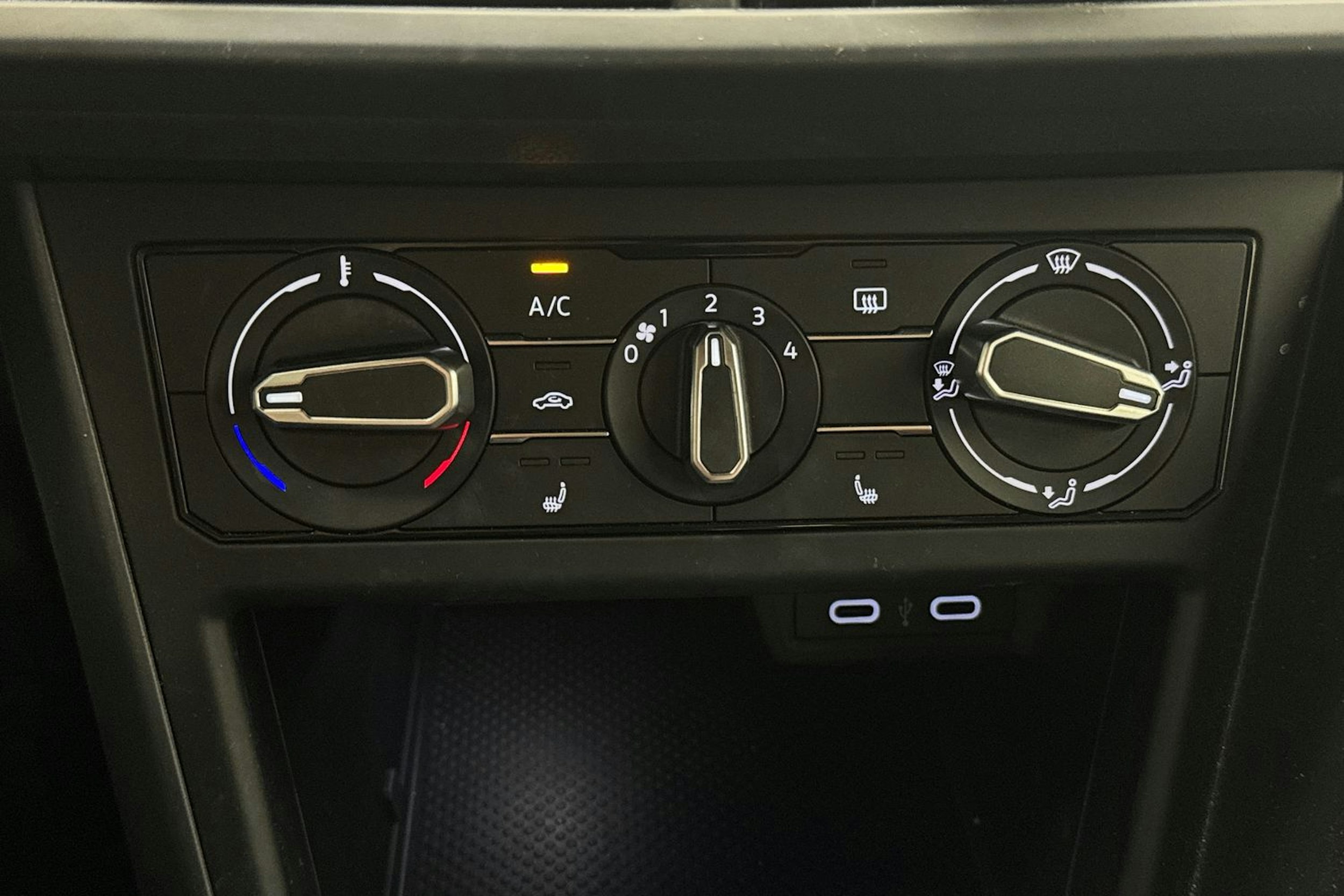 Valkoinen Volkswagen POLO 2022 kuva 33.