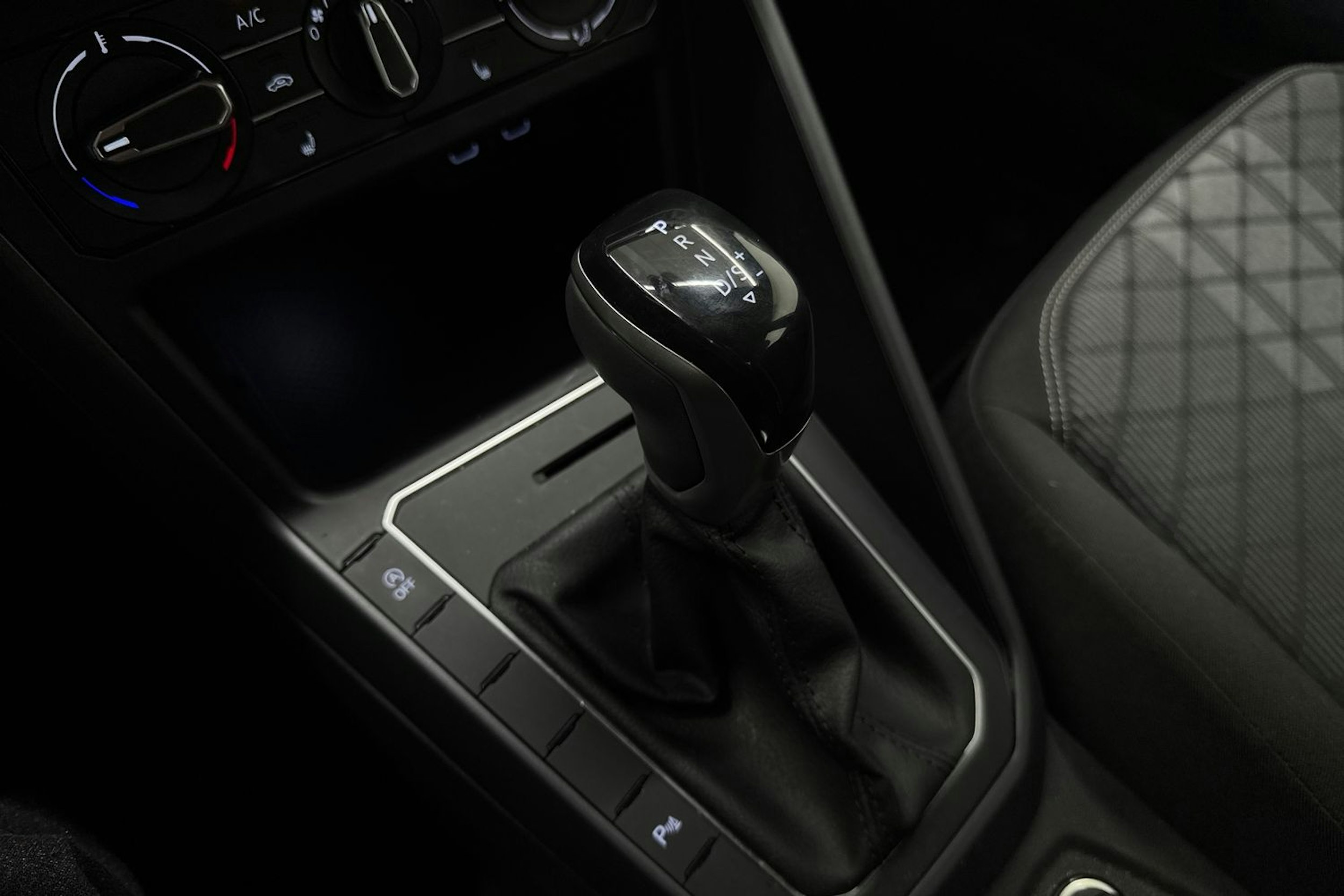 Valkoinen Volkswagen POLO 2022 kuva 34.