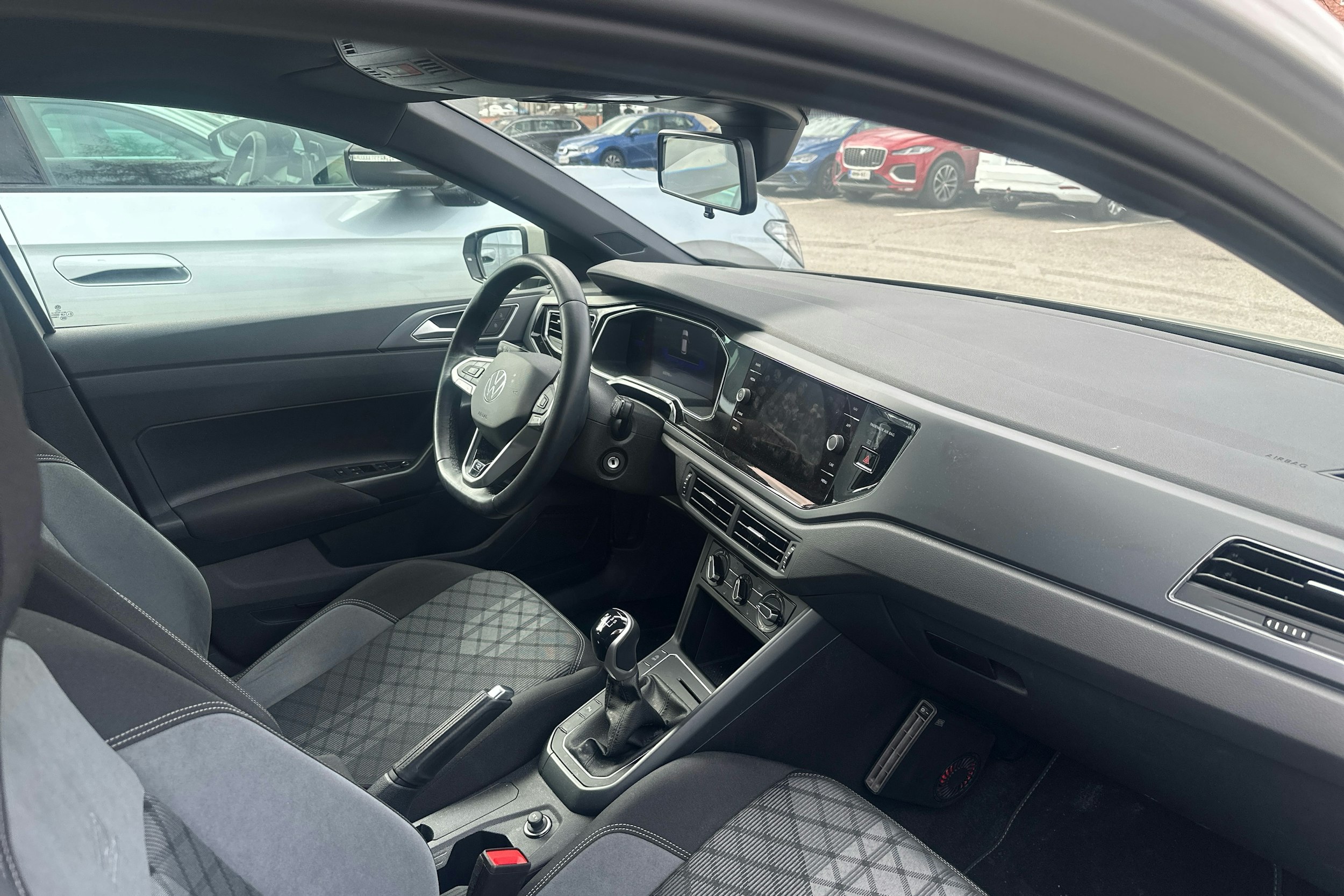 Harmaa Volkswagen POLO 2022 kuva 3.