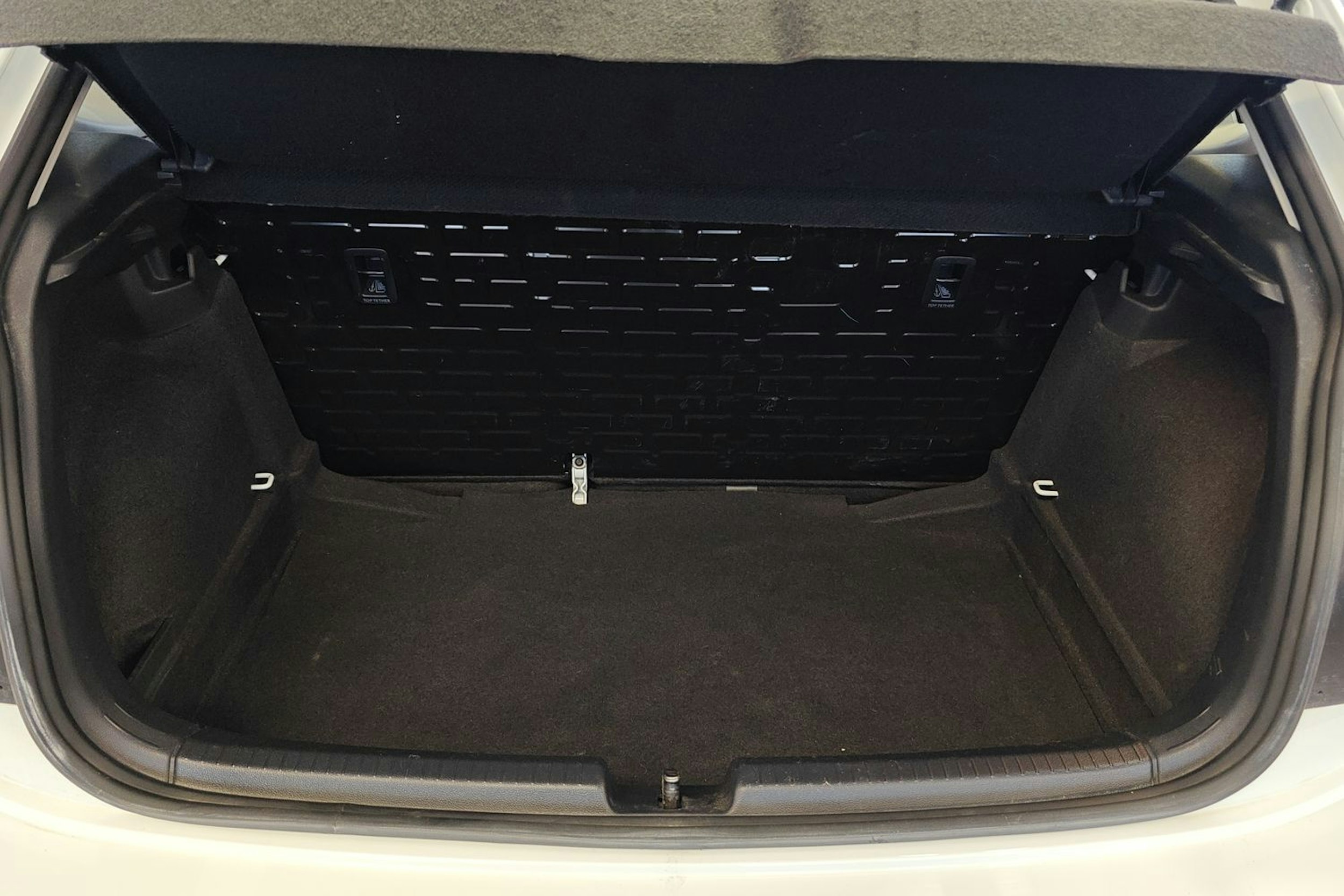 valkoinen Volkswagen Polo 2022 kuva 16.