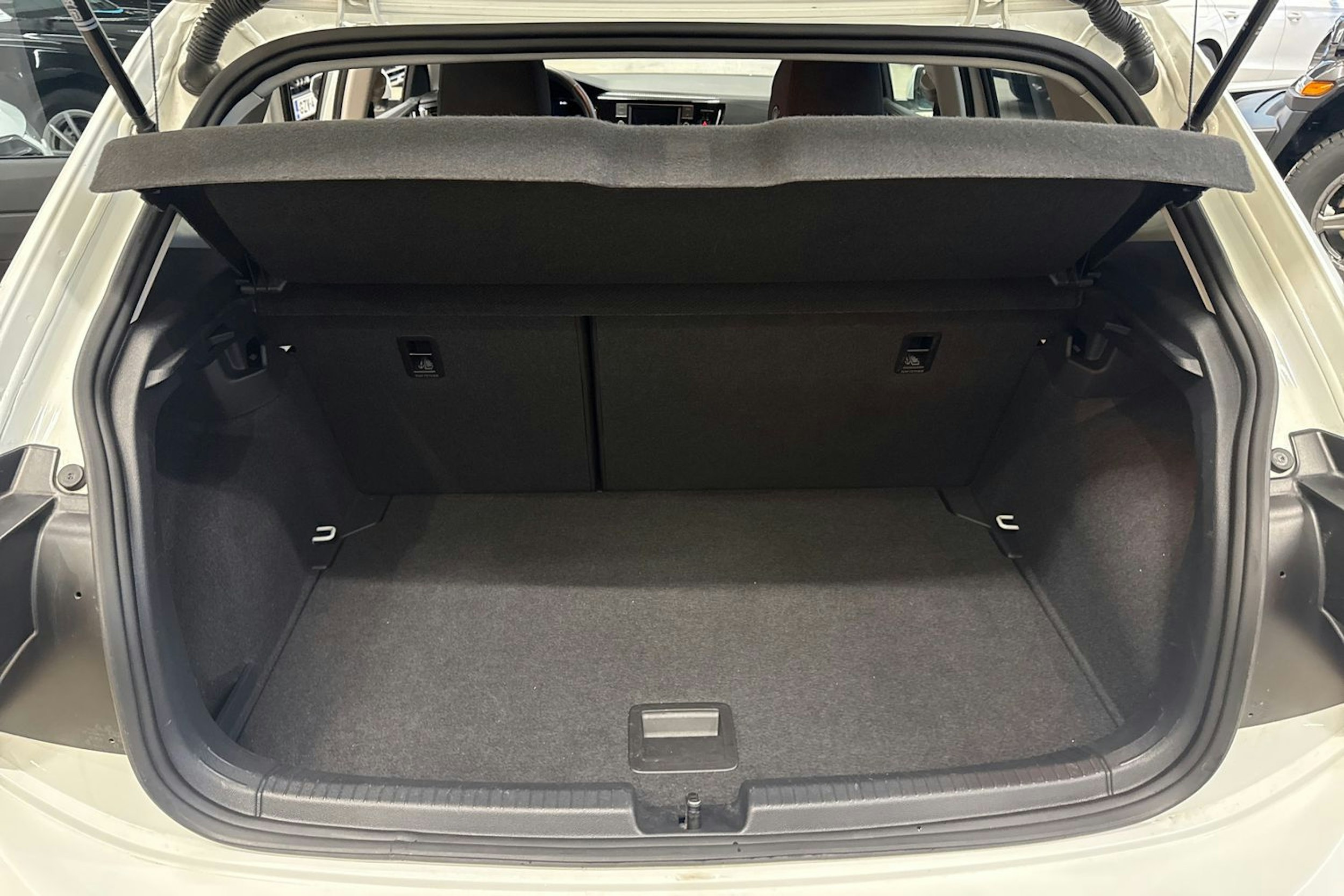 valkoinen Volkswagen Polo 2022 kuva 16.