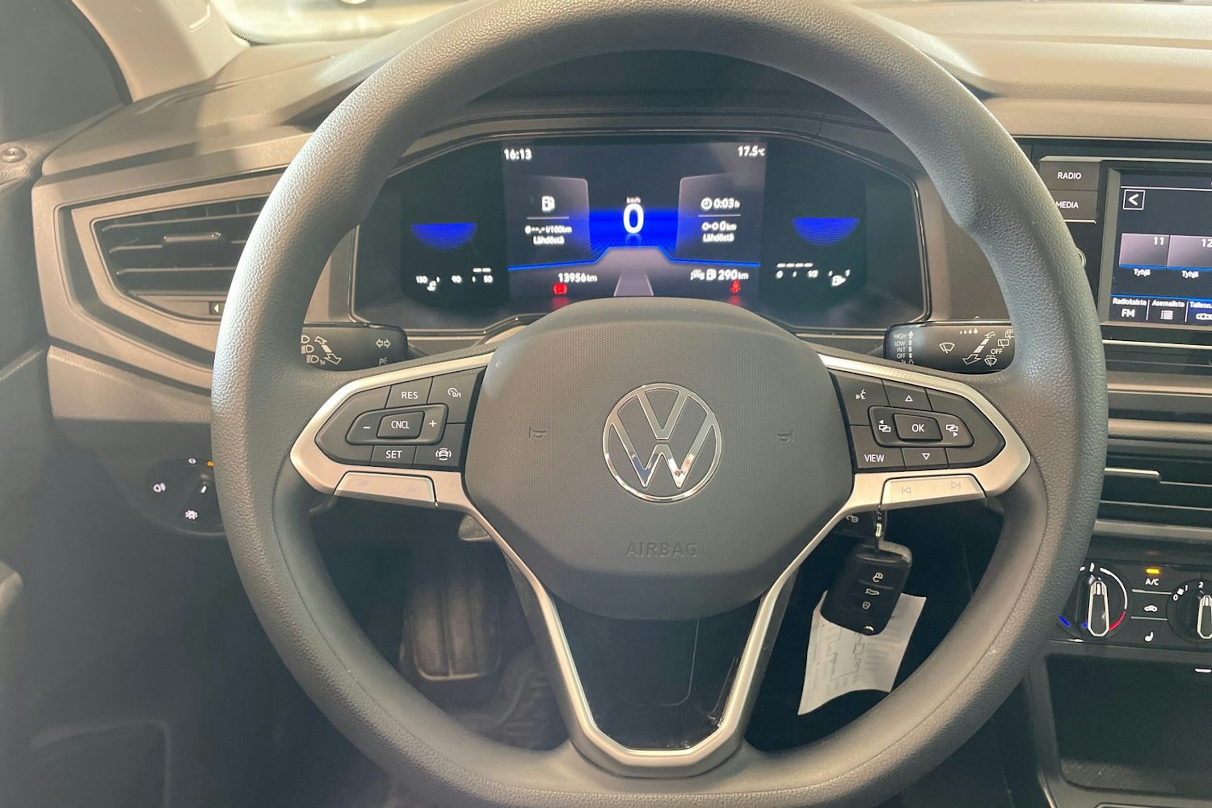 musta Volkswagen Polo 2022 kuva 15.