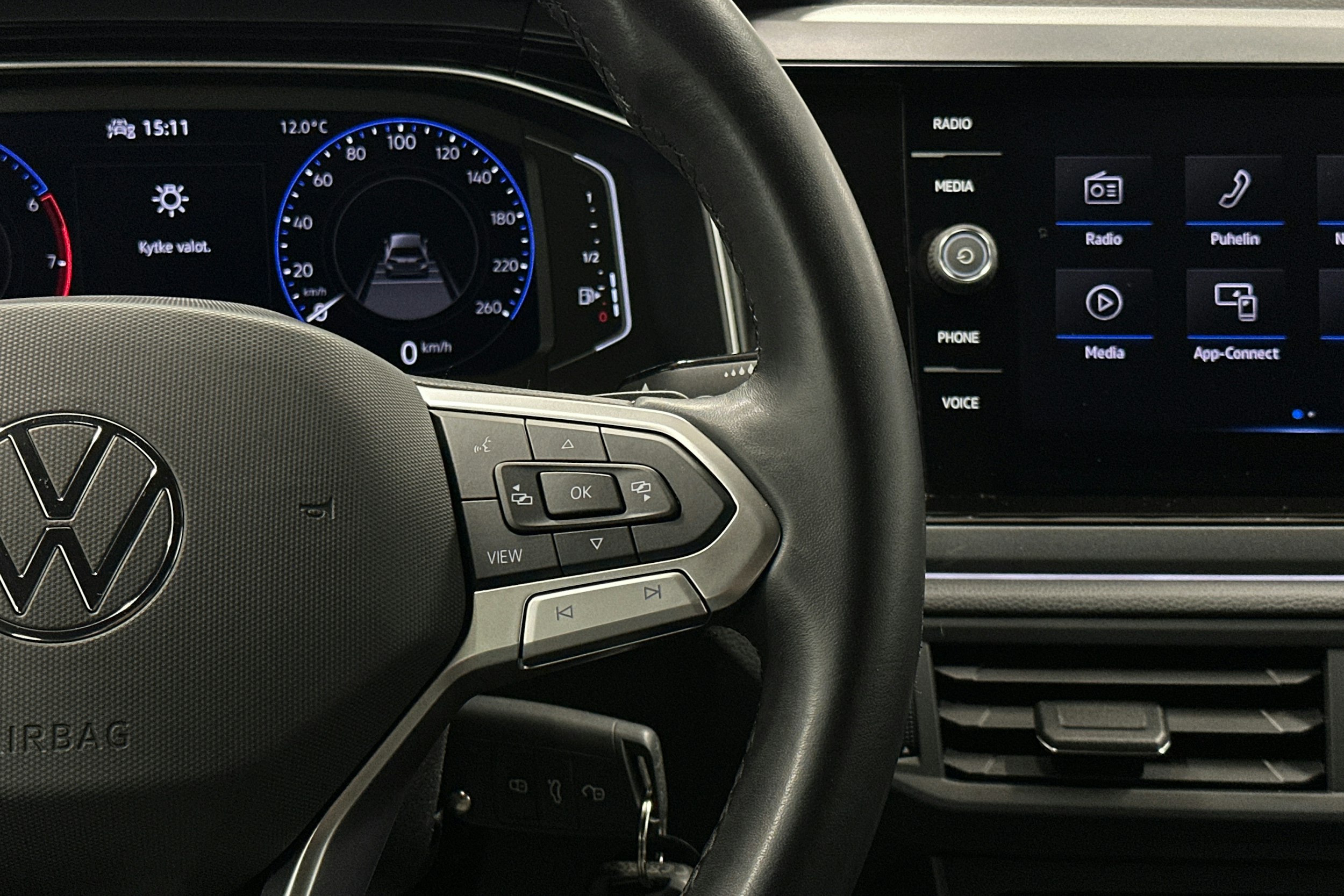 sininen Volkswagen Polo 2022 kuva 18.