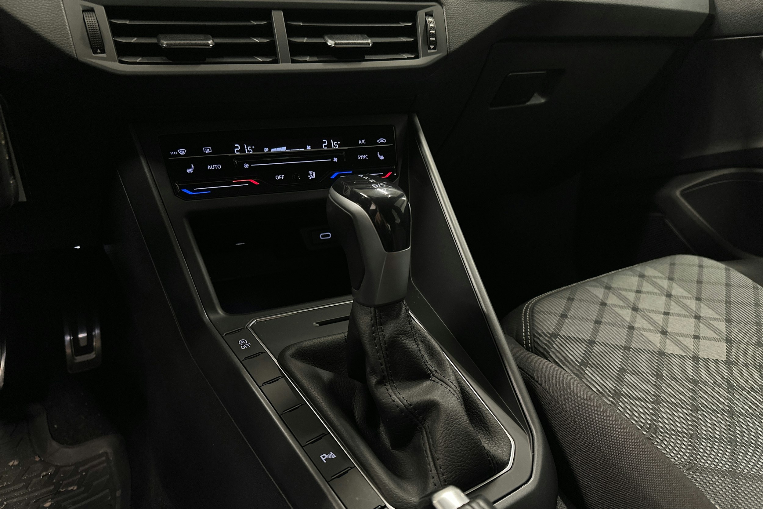 sininen Volkswagen Polo 2022 kuva 20.