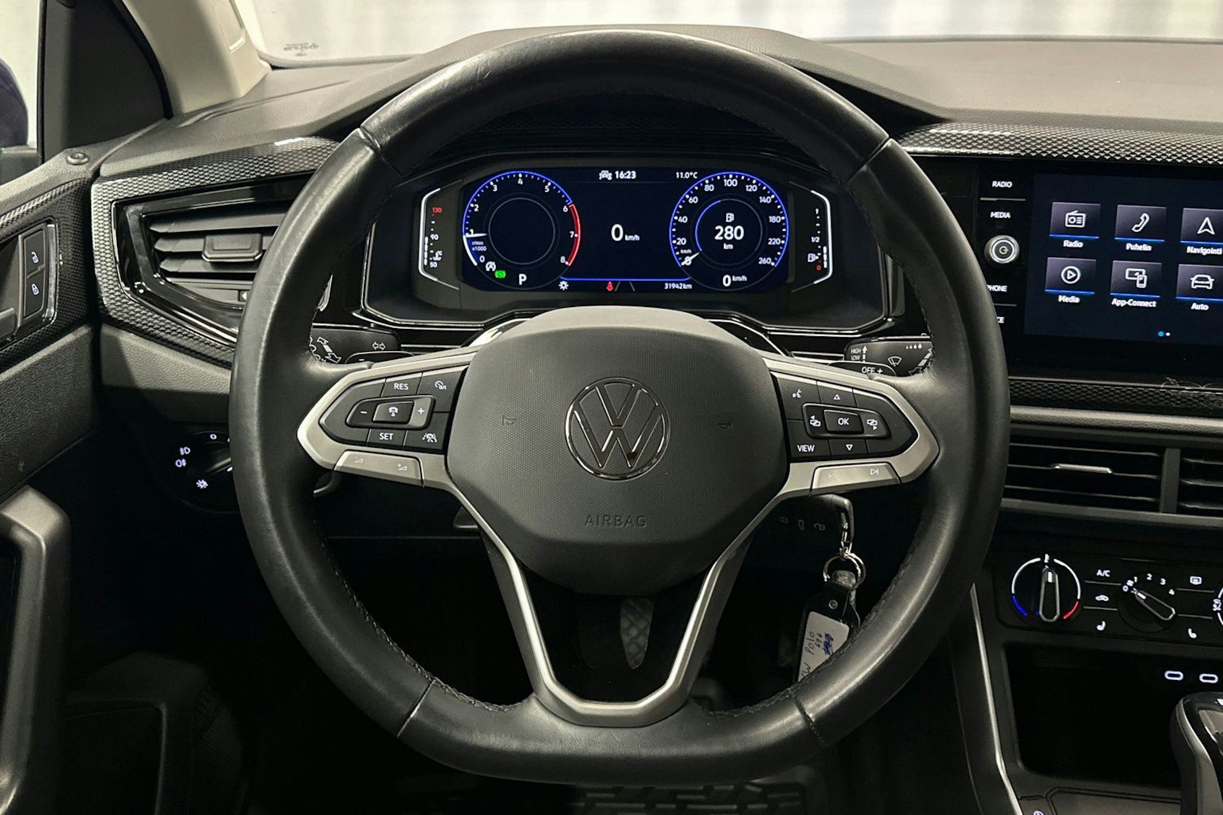 violetti Volkswagen Polo 2022 kuva 16.
