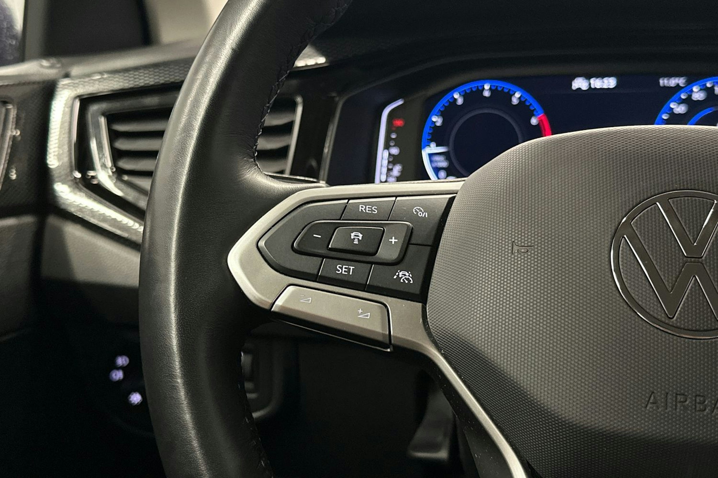 violetti Volkswagen Polo 2022 kuva 17.