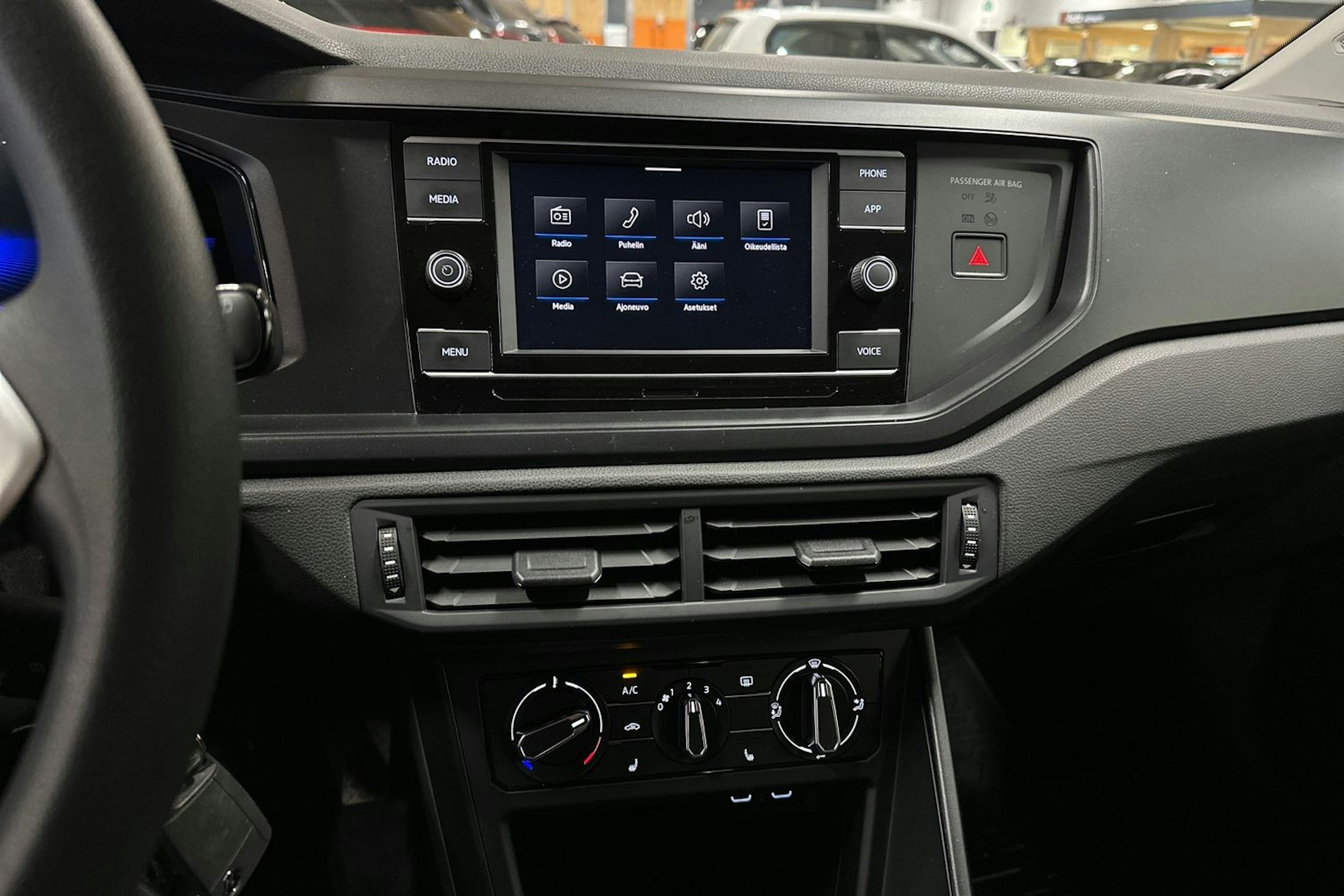 harmaa Volkswagen Polo 2022 kuva 16.