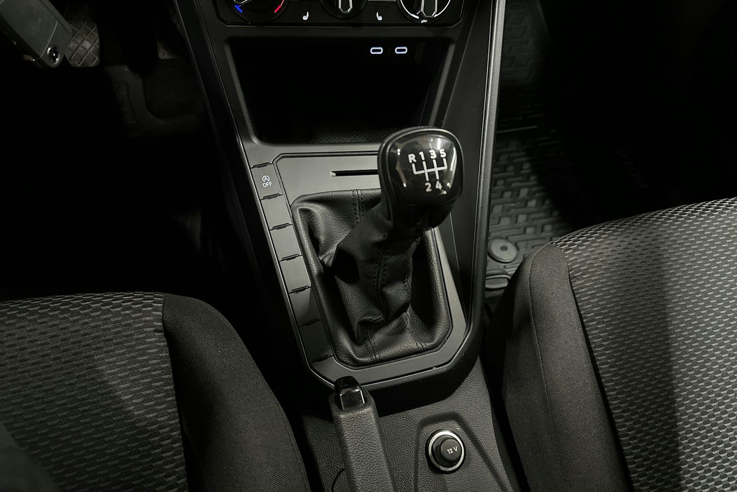 harmaa Volkswagen Polo 2022 kuva 18.