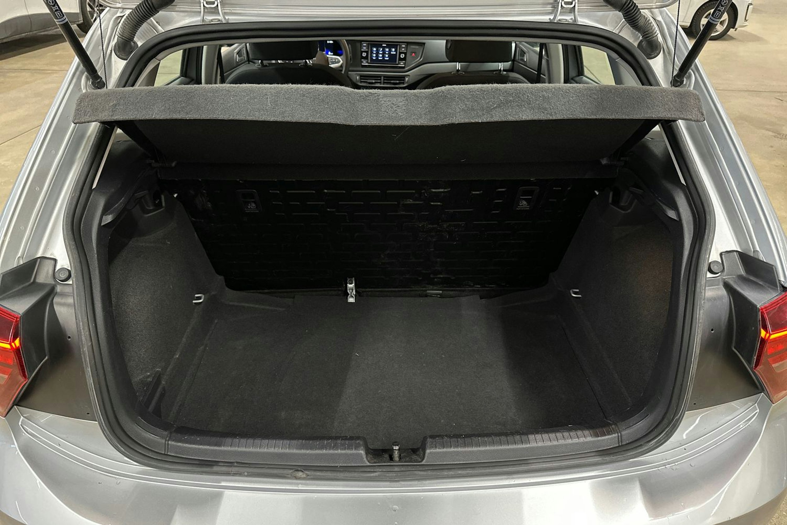 harmaa Volkswagen Polo 2022 kuva 24.